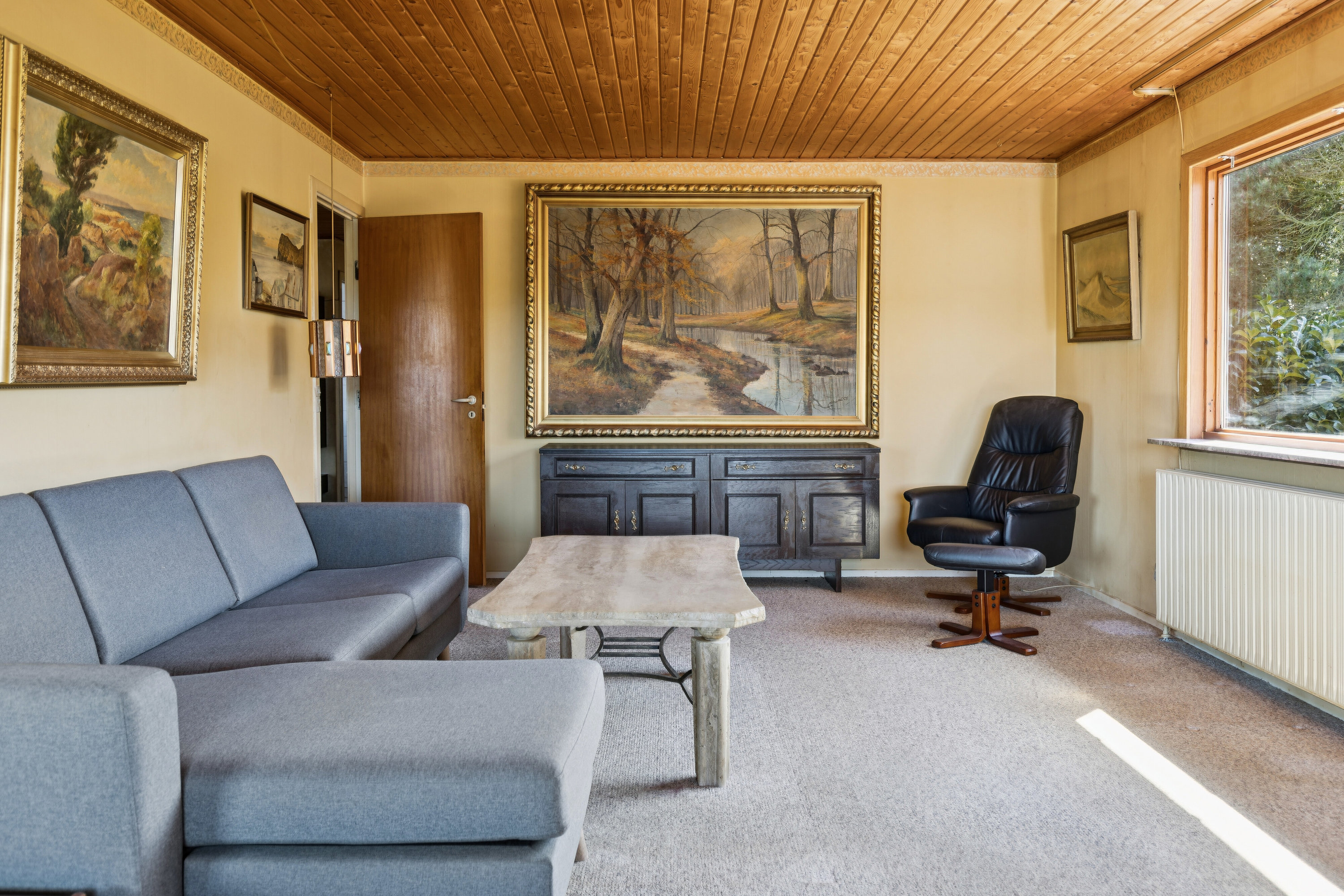 Fremhævet stue billede i fuldskærmstilstand. Billede af Lynggårdsbakken 10, 4400 Kalundborg