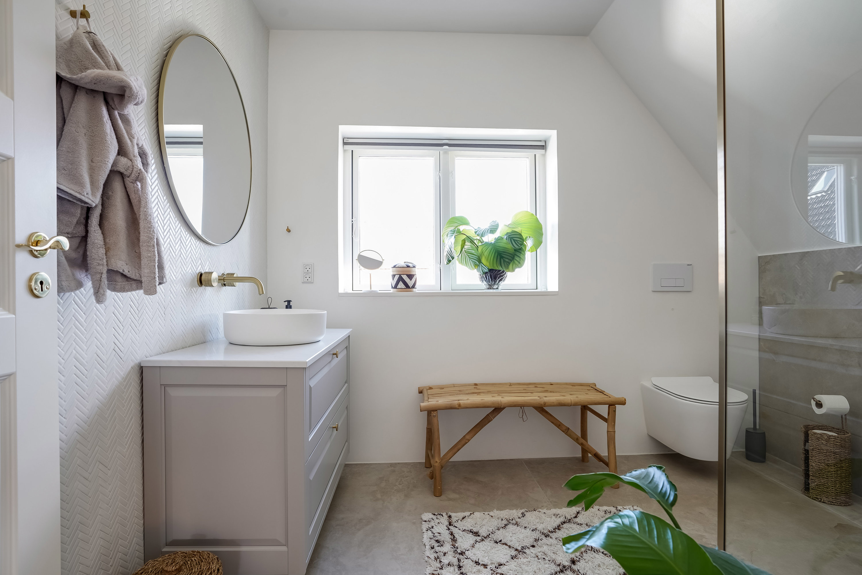 Fremhævet toilet billede i fuldskærmstilstand. Billede af Tietgens Allé 17, 5230 Odense M