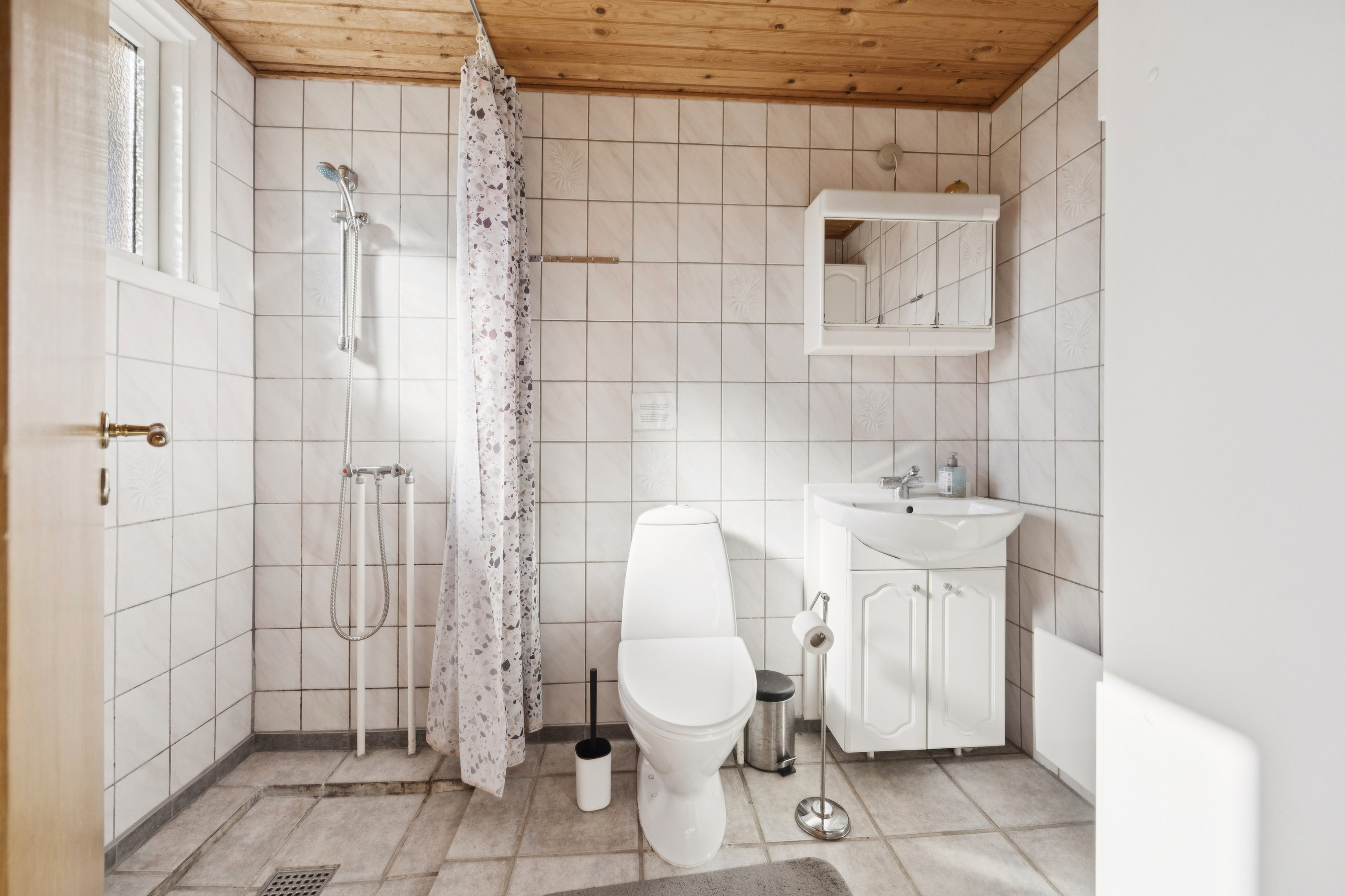 Fremhævet badeværelse billede i fuldskærmstilstand. Billede af Strandgårdsvej 21, Gerå, 9340 Asaa