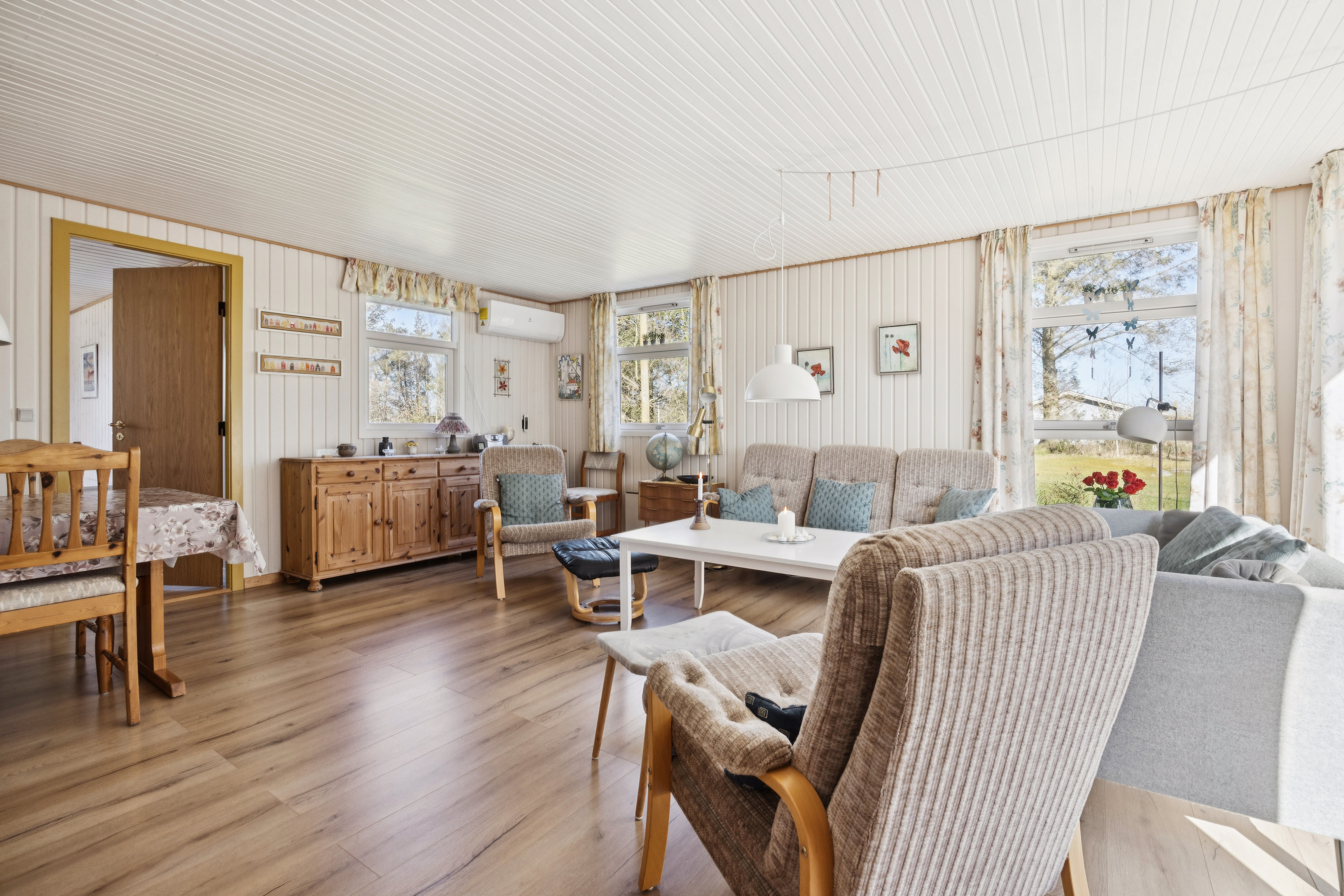 Fremhævet stue billede i fuldskærmstilstand. Billede af Strandgårdsvej 21, Gerå, 9340 Asaa