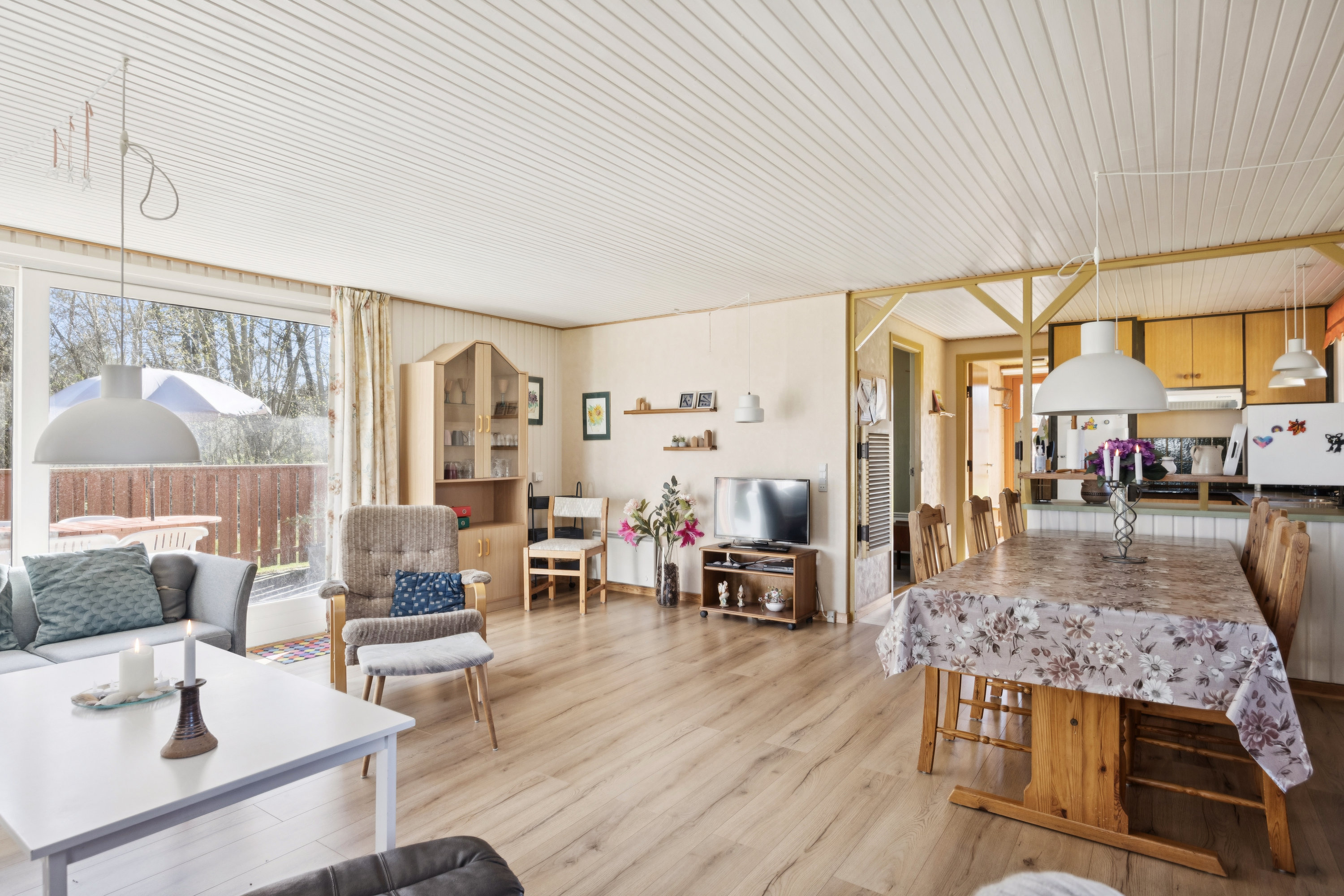 Fremhævet stue billede i fuldskærmstilstand. Billede af Strandgårdsvej 21, Gerå, 9340 Asaa