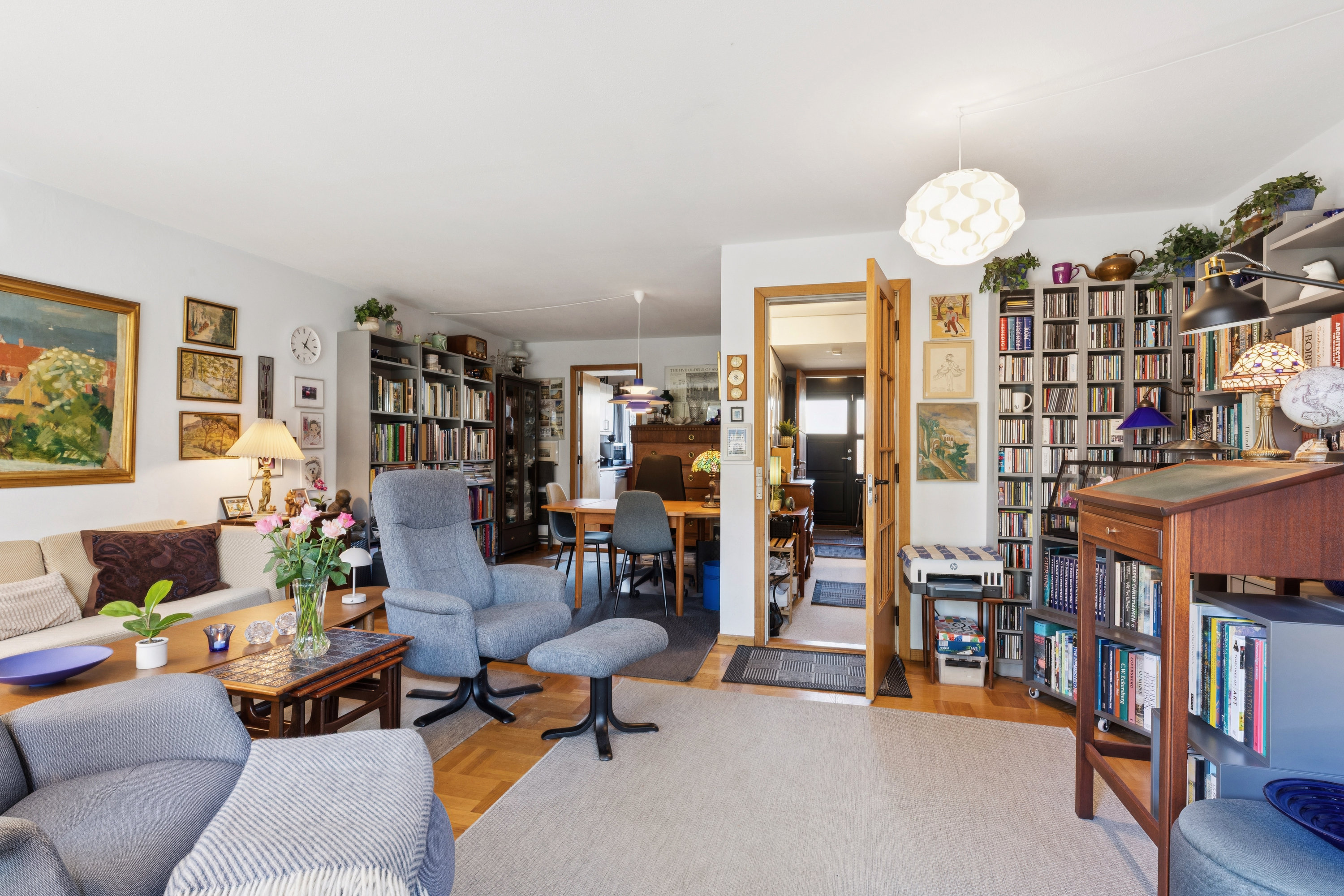 Fremhævet stue billede i fuldskærmstilstand. Billede af Højgårdstoften 292, 2630 Taastrup