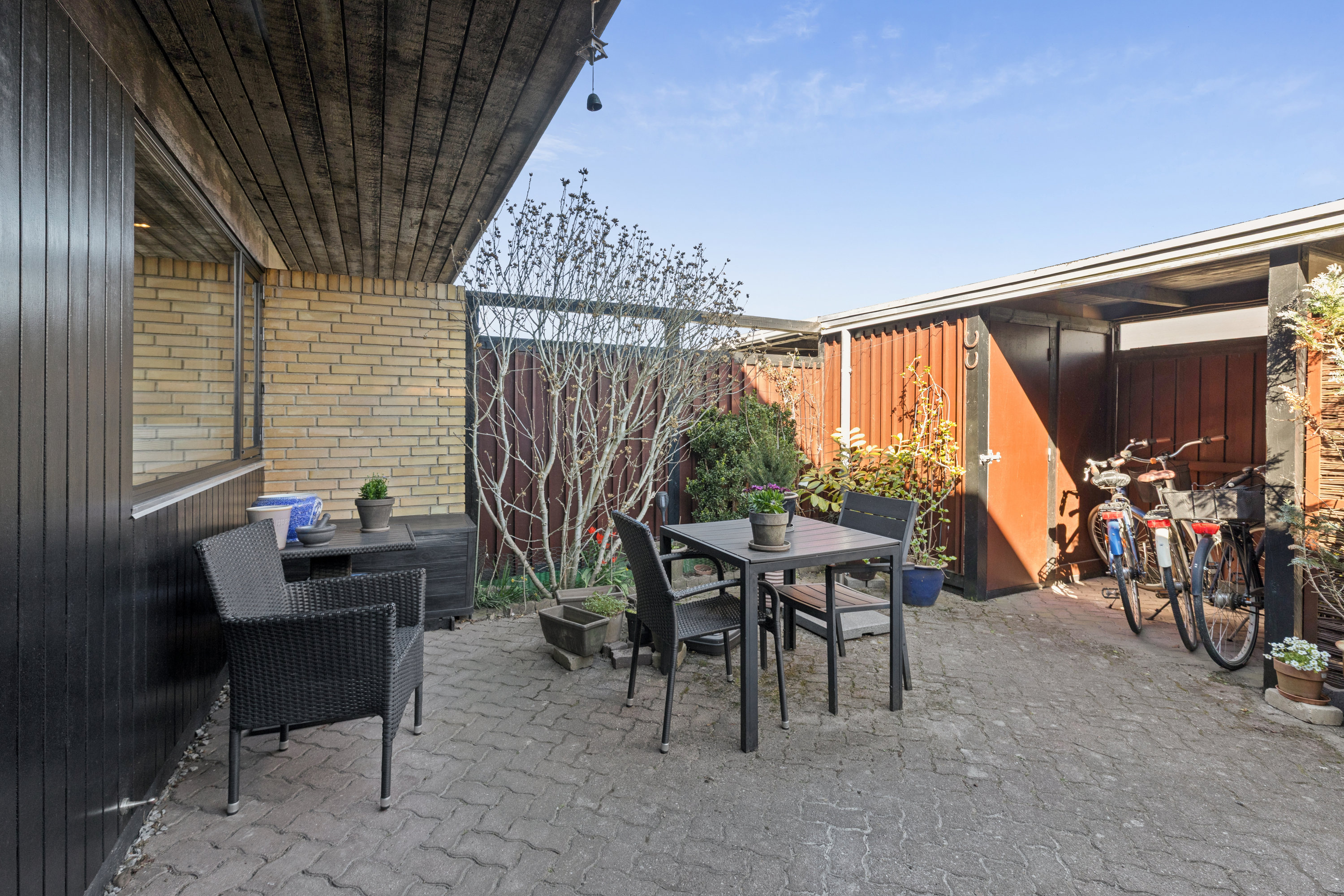 Fremhævet terrasse billede i fuldskærmstilstand. Billede af Højgårdstoften 292, 2630 Taastrup