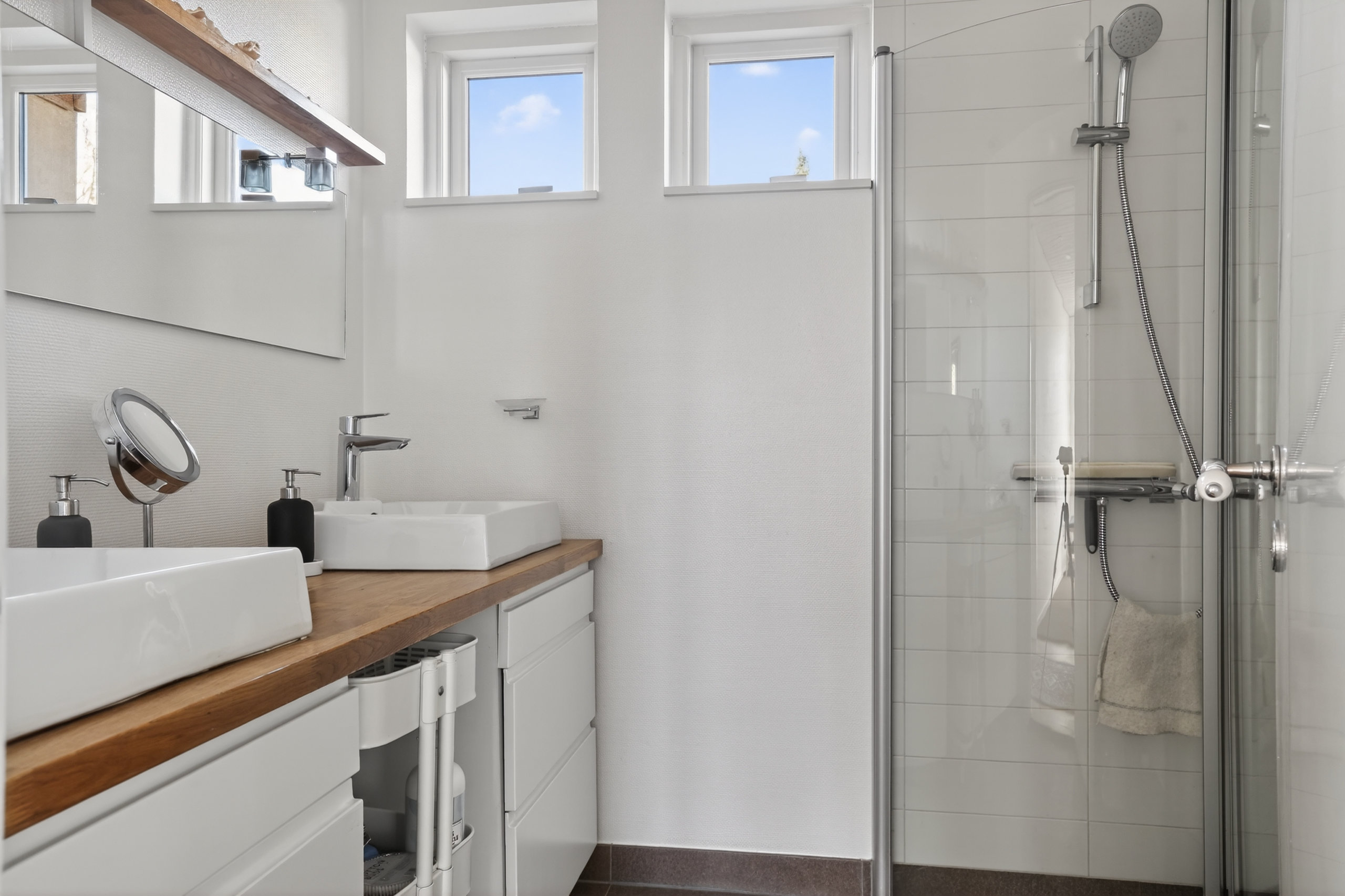 Fremhævet badeværelse billede i fuldskærmstilstand. Billede af Asmundshøj 413, 3480 Fredensborg