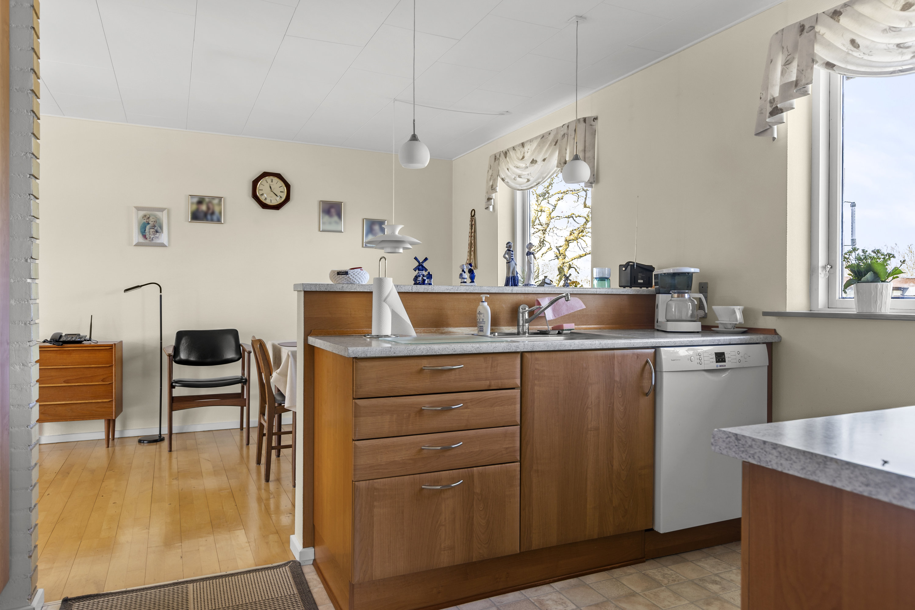 Fremhævet køkken billede i fuldskærmstilstand. Billede af Bakkevænget 8, 4293 Dianalund