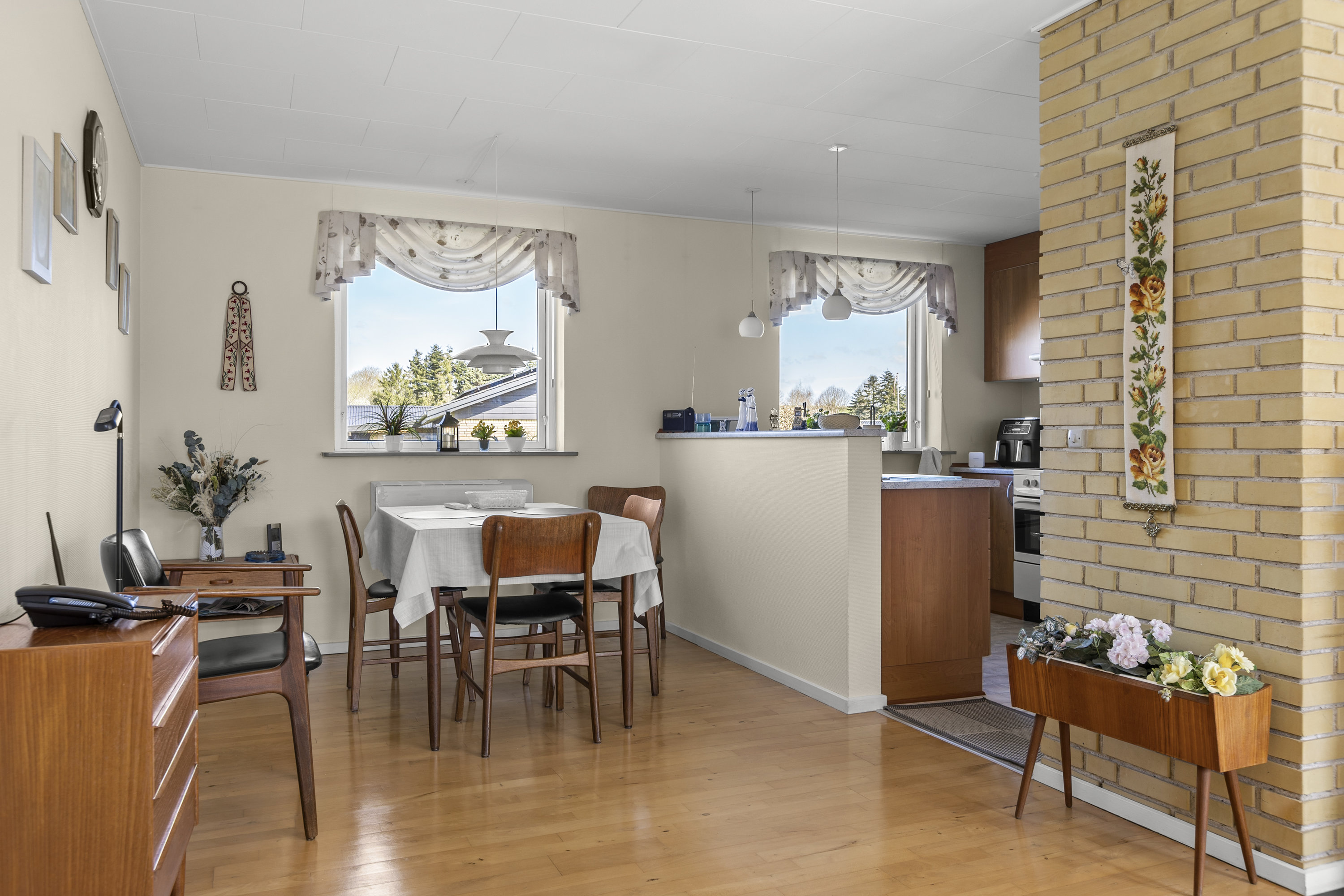 Fremhævet stue billede i fuldskærmstilstand. Billede af Bakkevænget 8, 4293 Dianalund