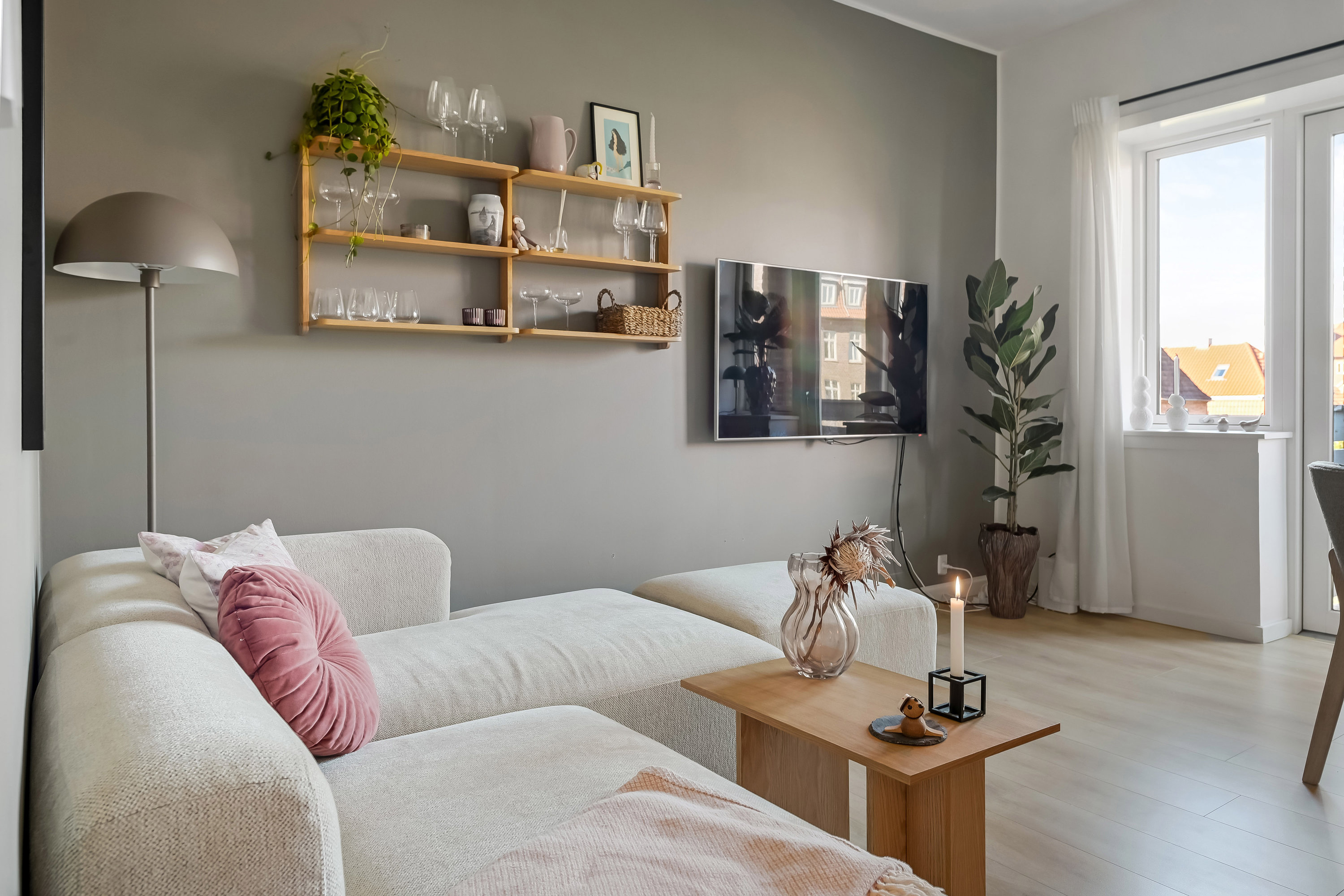 Fremhævet stue billede i fuldskærmstilstand. Billede af Spangsbjerggade 22, 1. tv., 6700 Esbjerg