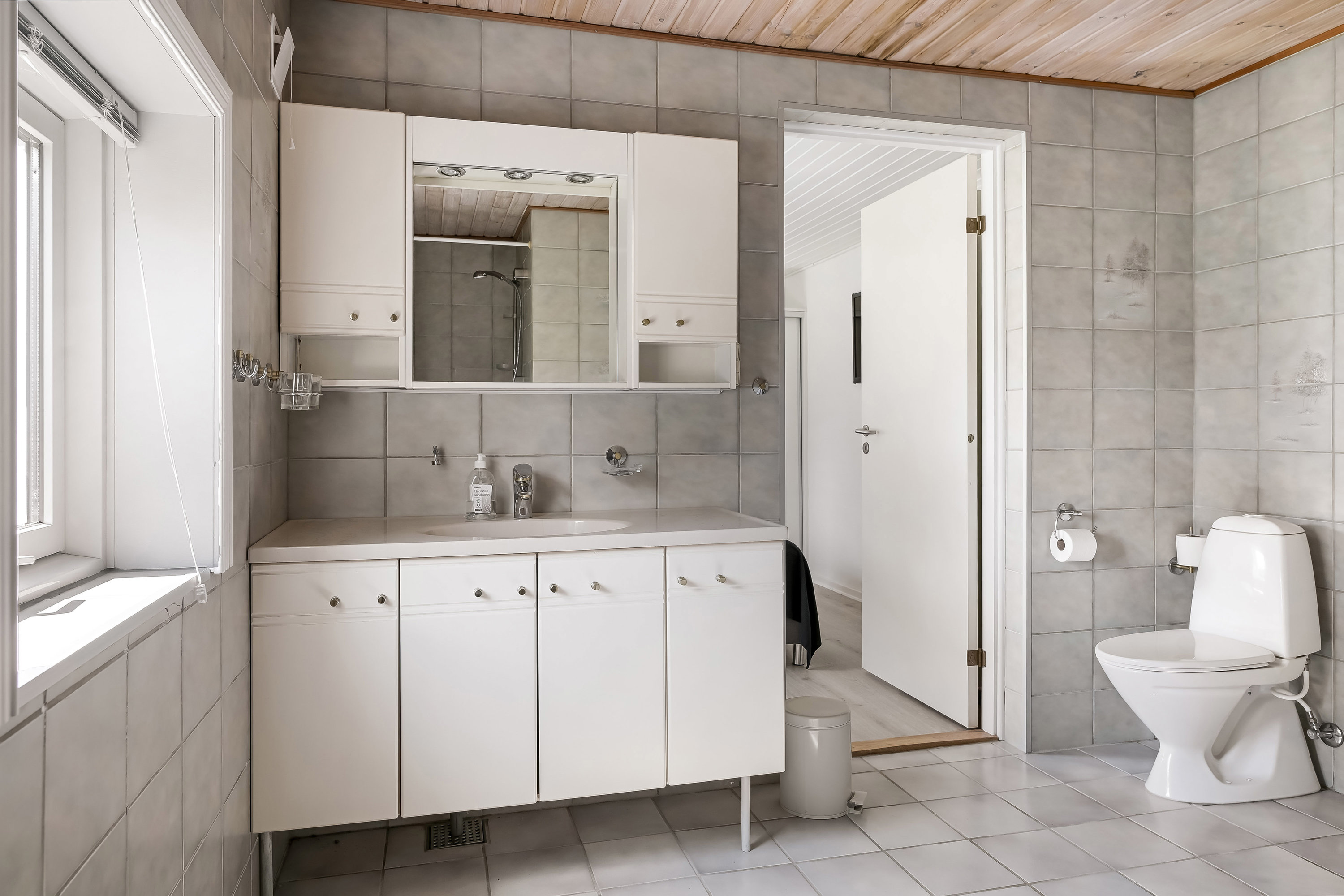 Fremhævet toilet billede i fuldskærmstilstand. Billede af Kræmmervej 6, 6853 Vejers Strand