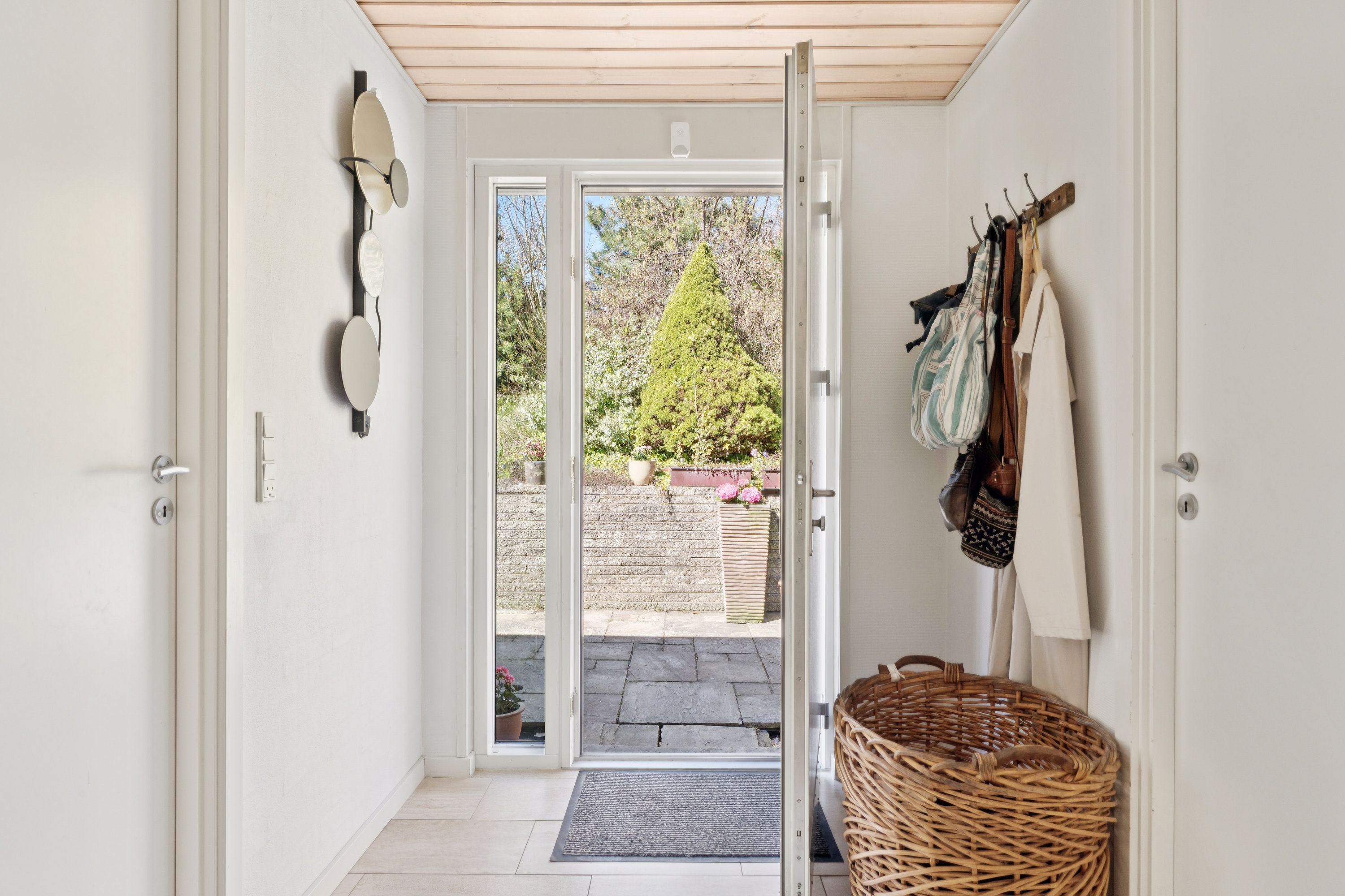 Fremhævet entré billede i fuldskærmstilstand. Billede af Silkehalevej 14, Skelhøje Plantage, 8400 Ebeltoft