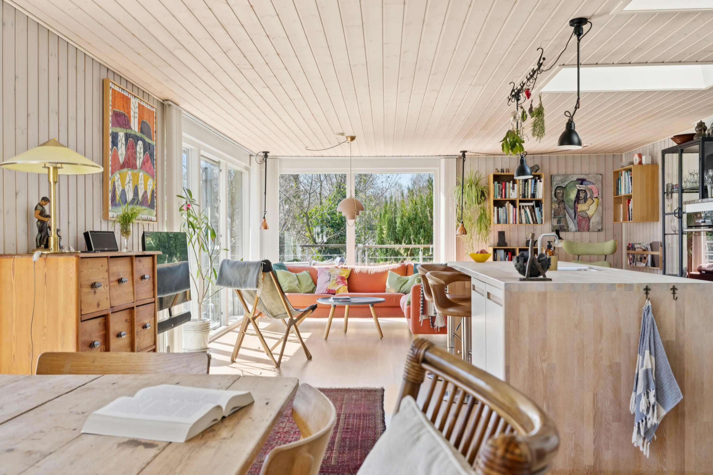 Fremhævet stue billede i fuldskærmstilstand. Billede af Silkehalevej 14, Skelhøje Plantage, 8400 Ebeltoft