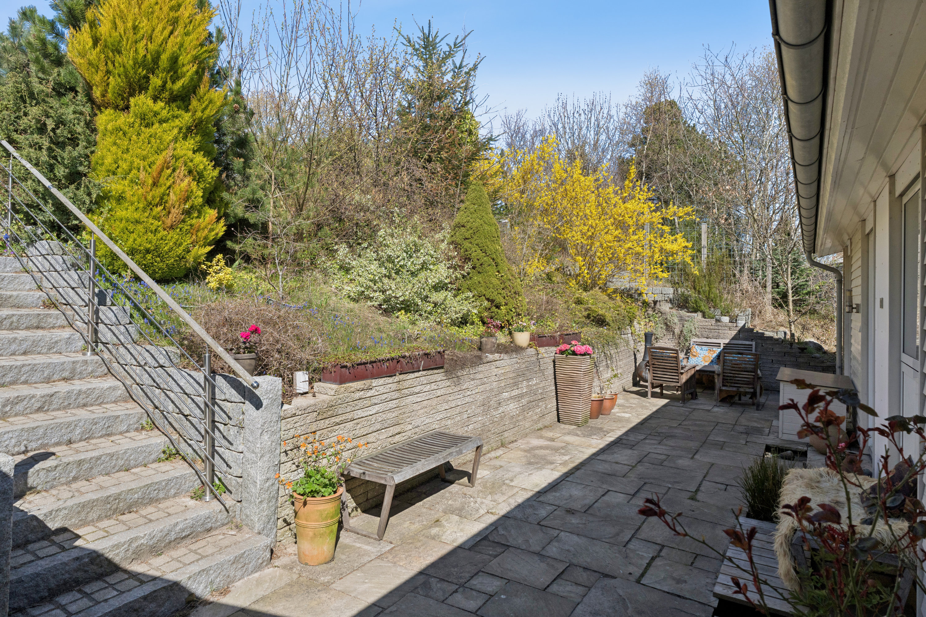 Fremhævet terrasse billede i fuldskærmstilstand. Billede af Silkehalevej 14, Skelhøje Plantage, 8400 Ebeltoft