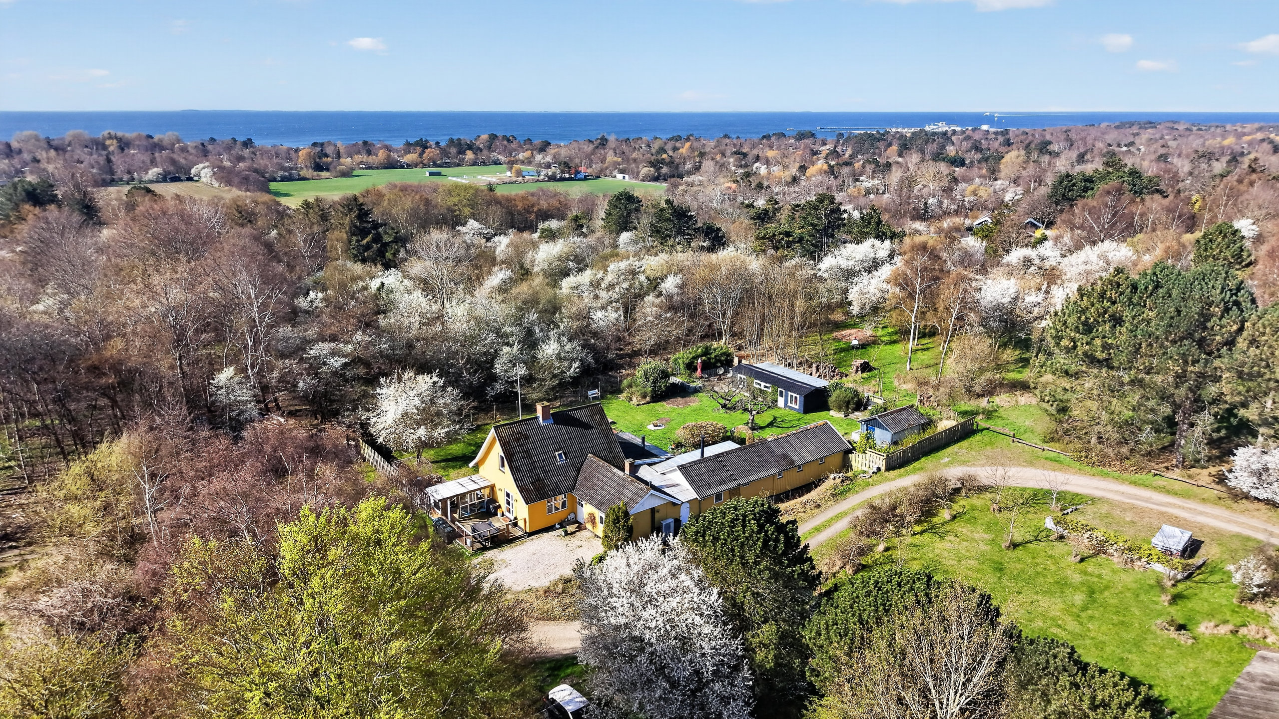 Fremhævet luftfoto billede i fuldskærmstilstand. Billede af Telemansvej 1, Yderby Lyng, 4583 Sjællands Odde