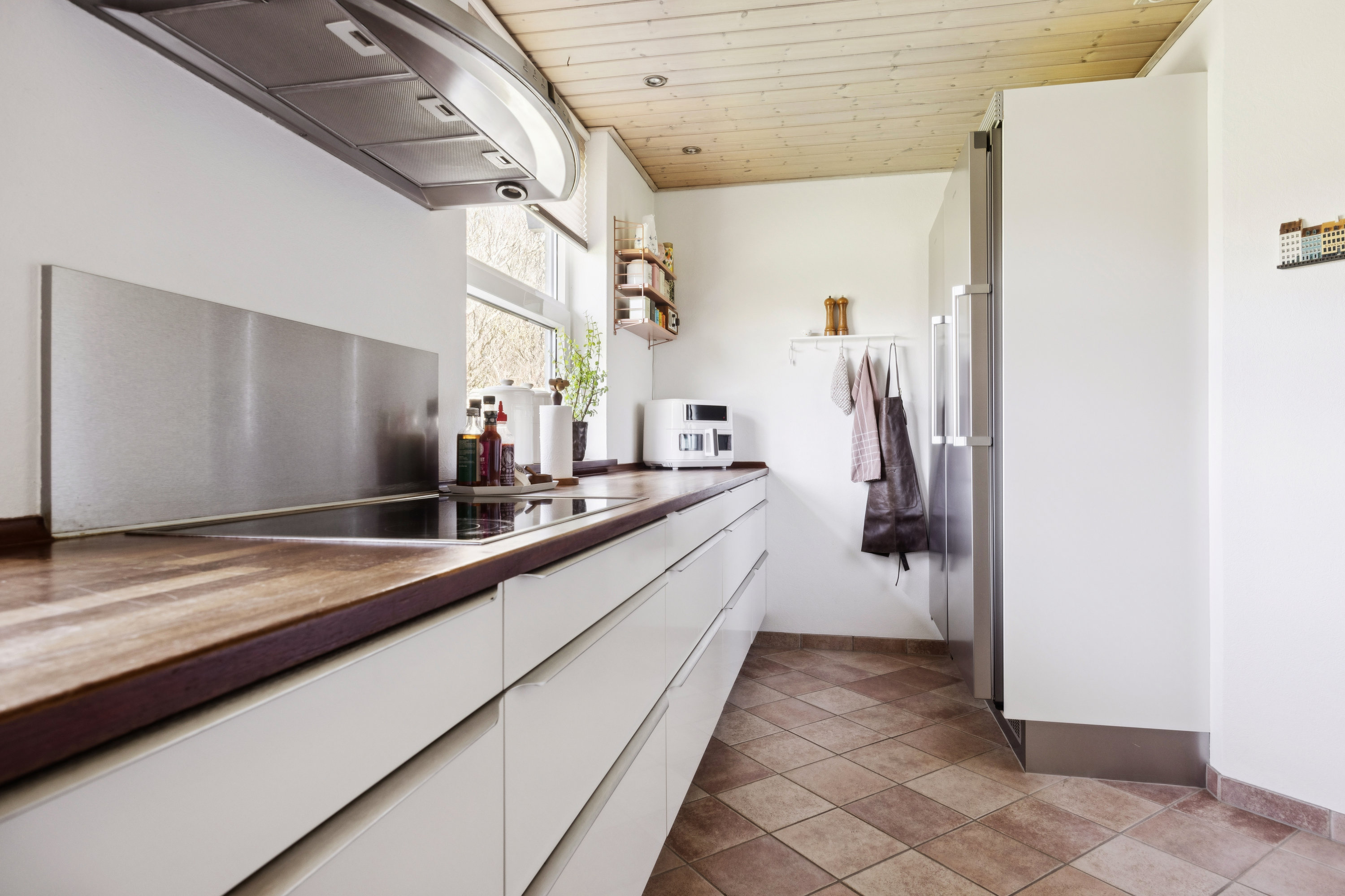 Fremhævet køkken billede i fuldskærmstilstand. Billede af Enebærvænget 10, 9850 Hirtshals