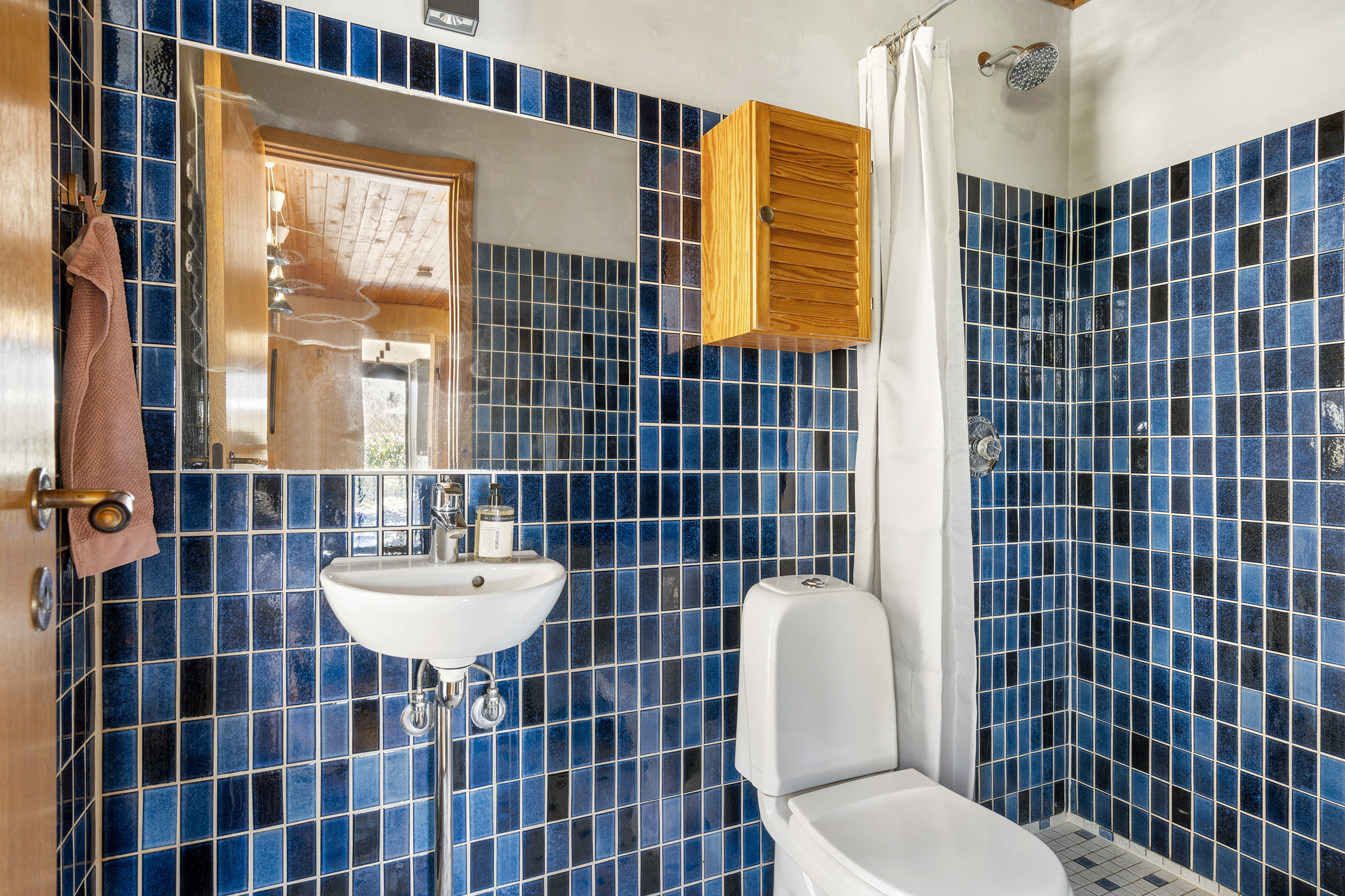 Fremhævet badeværelse billede i fuldskærmstilstand. Billede af Gammel Køge Landevej 775B, 2660 Brøndby Strand