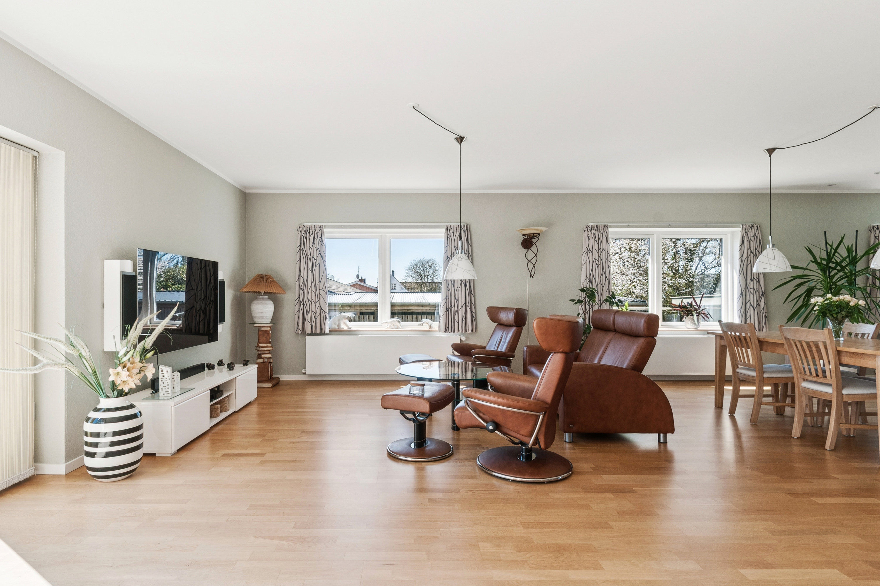 Fremhævet stue billede i fuldskærmstilstand. Billede af Hjallerup Alle 16, 2770 Kastrup