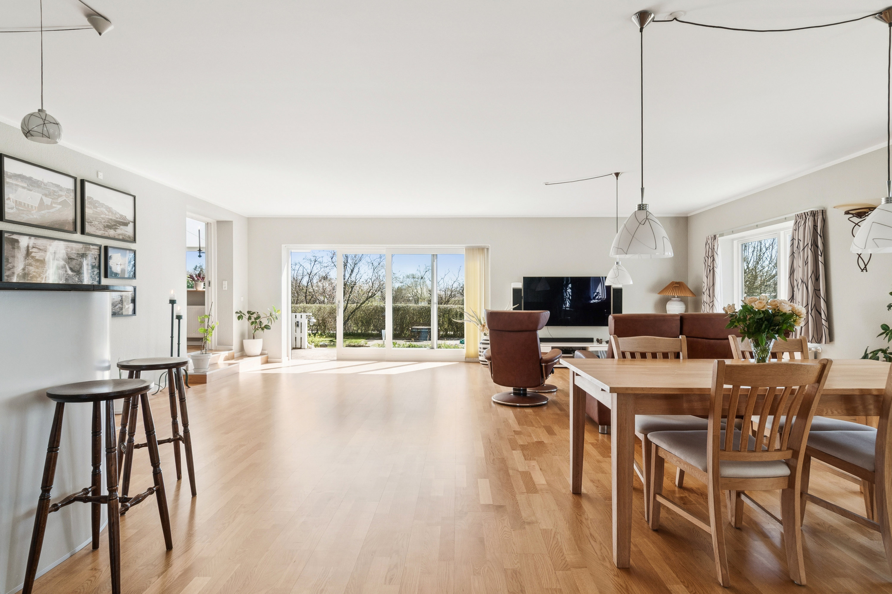 Fremhævet stue billede i fuldskærmstilstand. Billede af Hjallerup Alle 16, 2770 Kastrup