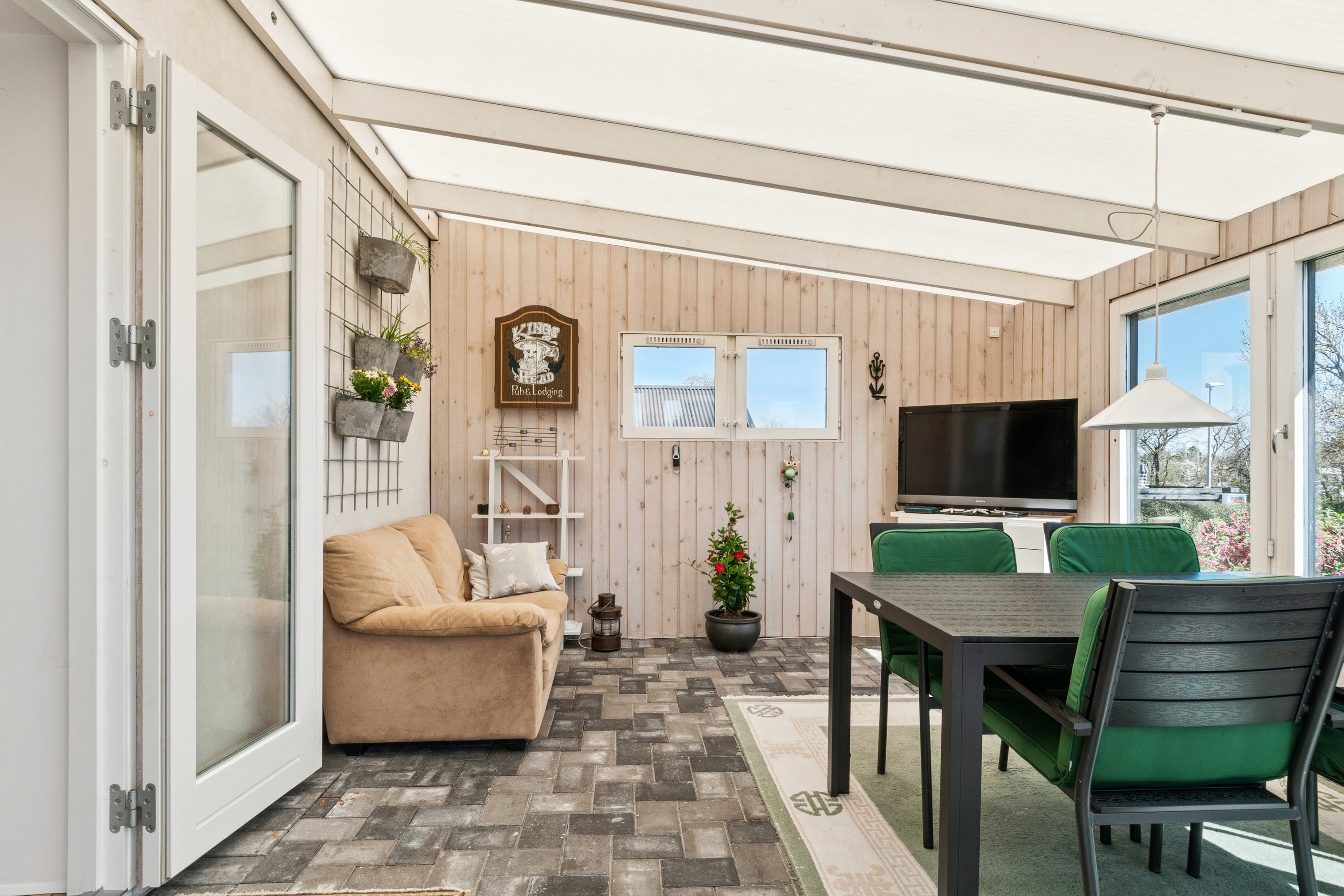 Fremhævet stue billede i fuldskærmstilstand. Billede af Hjallerup Alle 16, 2770 Kastrup