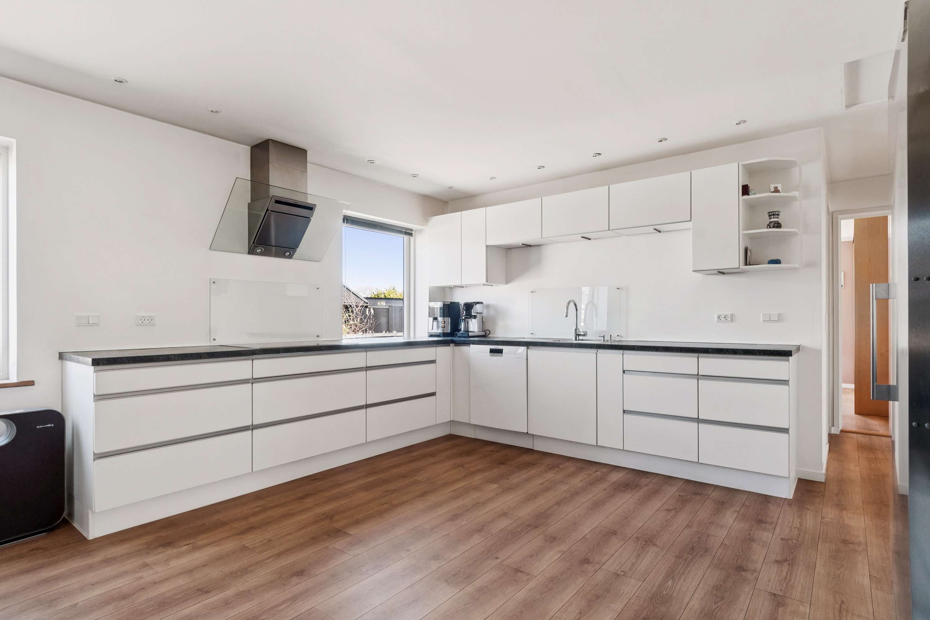 Fremhævet køkken billede i fuldskærmstilstand. Billede af Hjallerup Alle 16, 2770 Kastrup