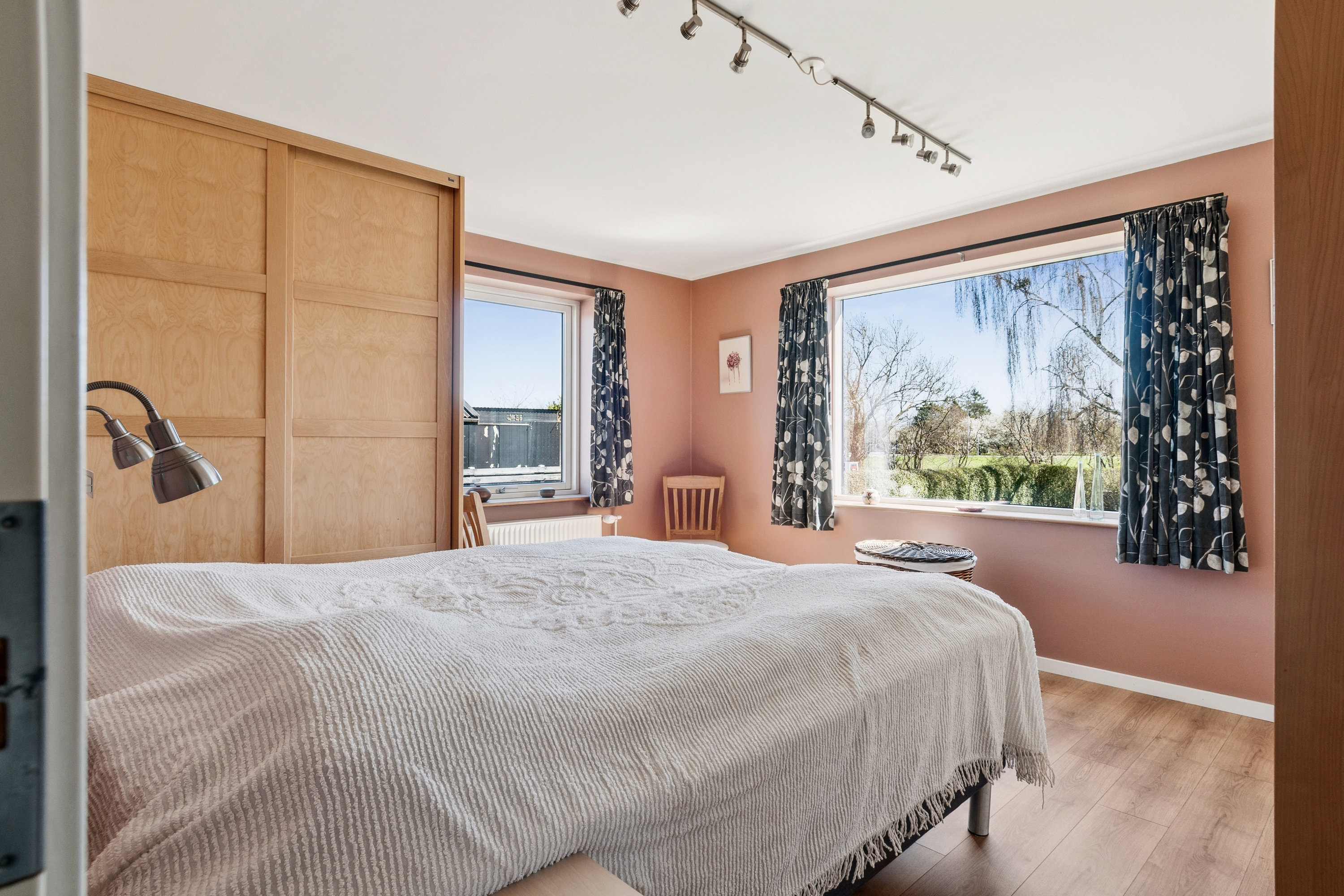 Fremhævet værelse billede i fuldskærmstilstand. Billede af Hjallerup Alle 16, 2770 Kastrup