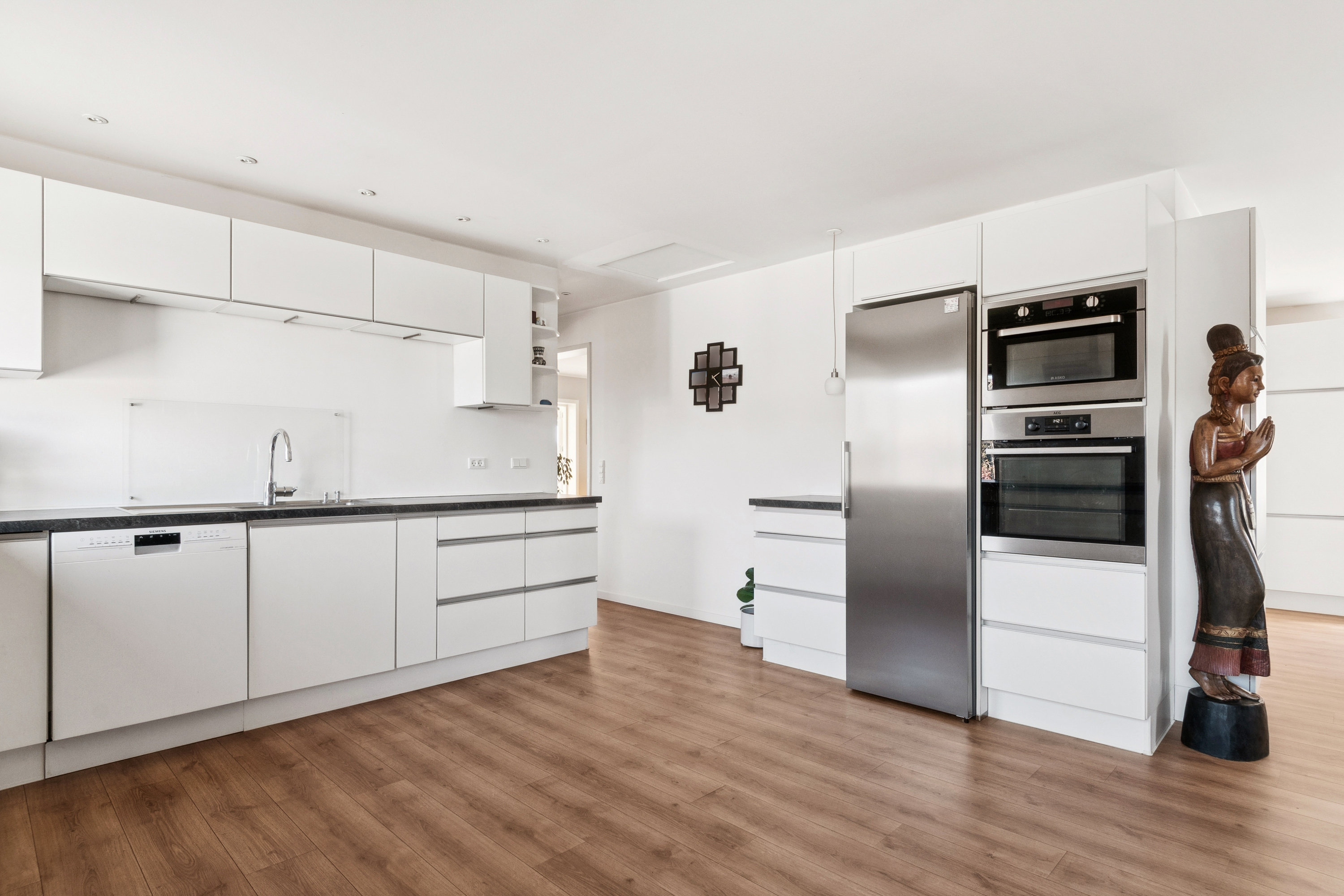 Fremhævet køkken billede i fuldskærmstilstand. Billede af Hjallerup Alle 16, 2770 Kastrup