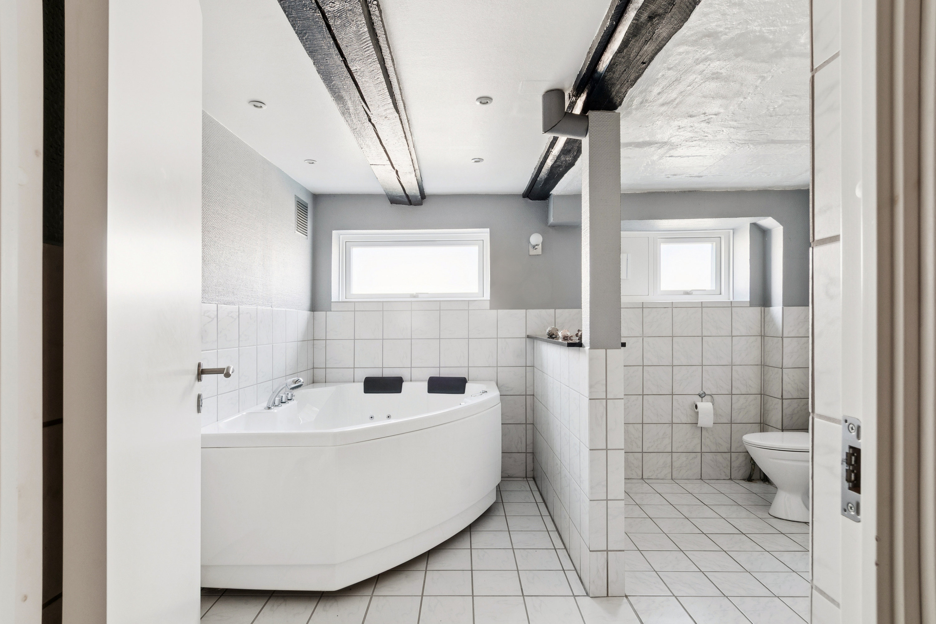 Fremhævet badeværelse billede i fuldskærmstilstand. Billede af Hjallerup Alle 16, 2770 Kastrup