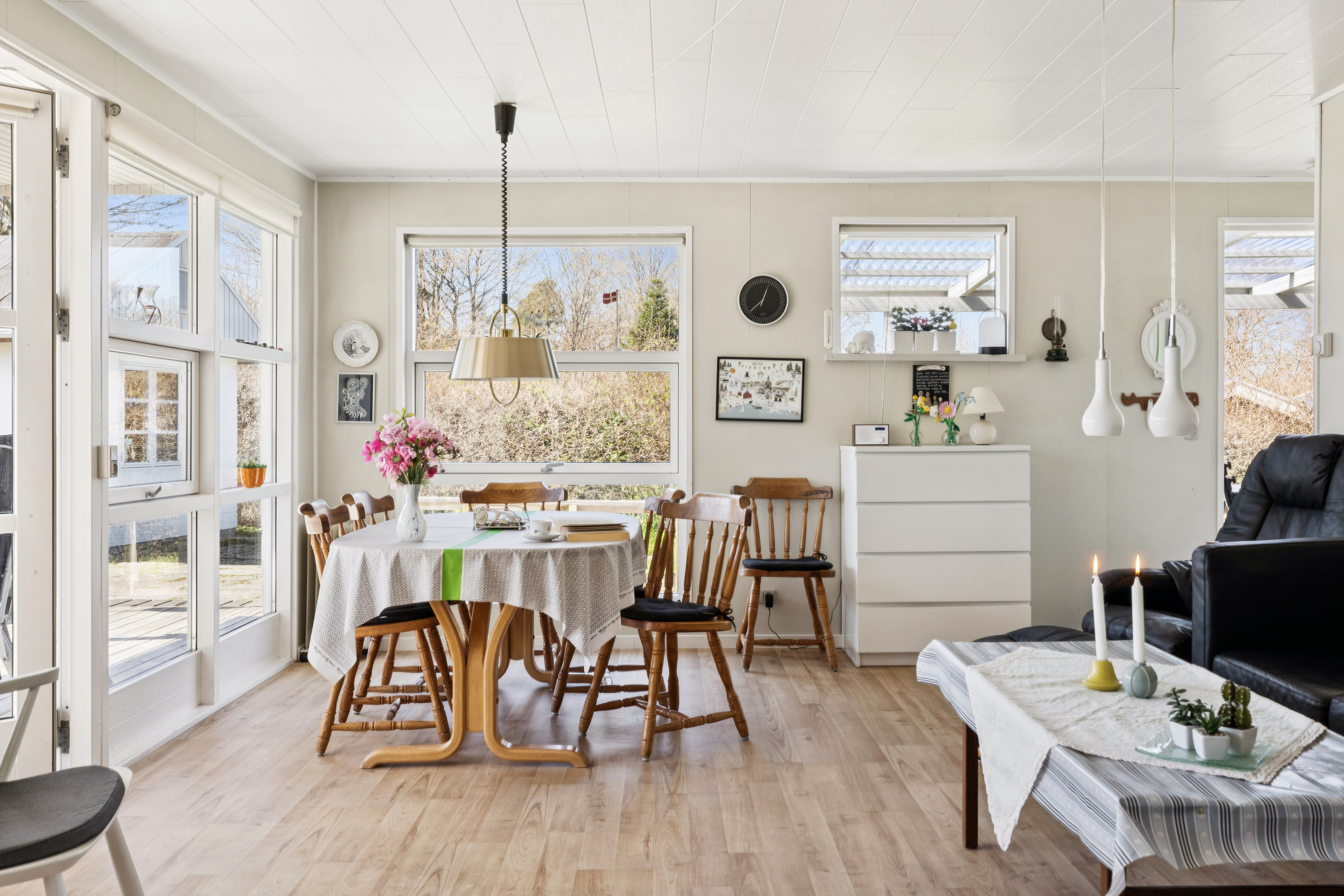 Fremhævet stue billede i fuldskærmstilstand. Billede af Mejsevej 14, Ahl Strand, 8400 Ebeltoft