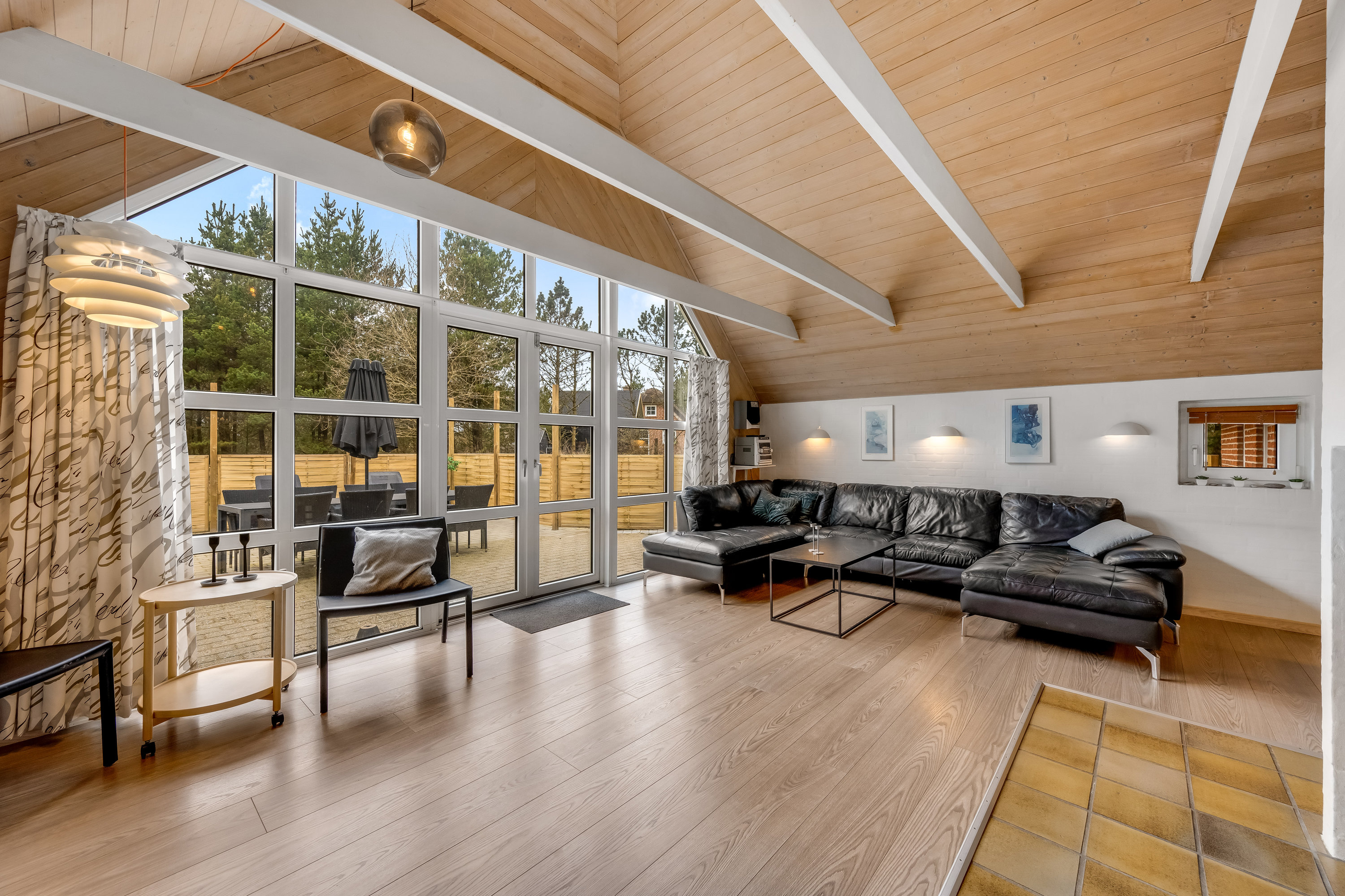 Fremhævet stue billede i fuldskærmstilstand. Billede af Skovvang 33, Lønne, 6830 Nørre Nebel