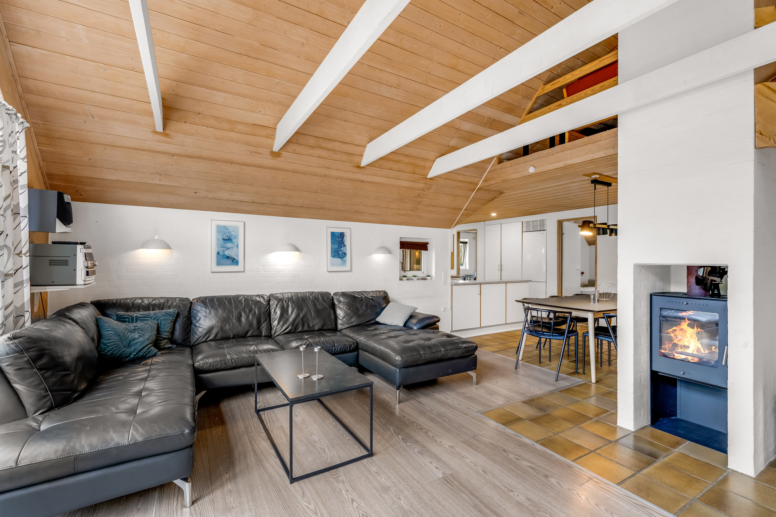 Fremhævet stue billede i fuldskærmstilstand. Billede af Skovvang 33, Lønne, 6830 Nørre Nebel