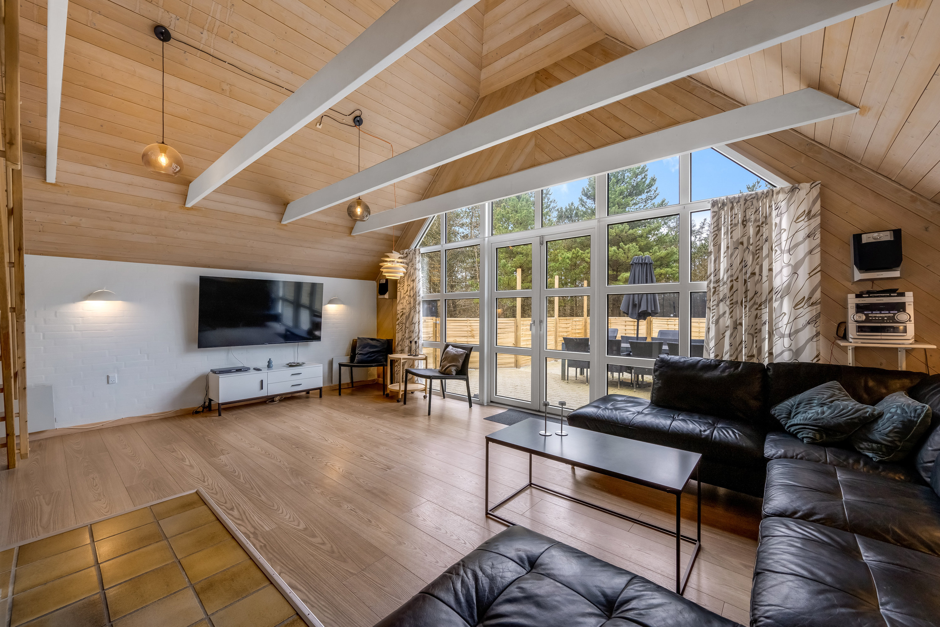 Fremhævet stue billede i fuldskærmstilstand. Billede af Skovvang 33, Lønne, 6830 Nørre Nebel