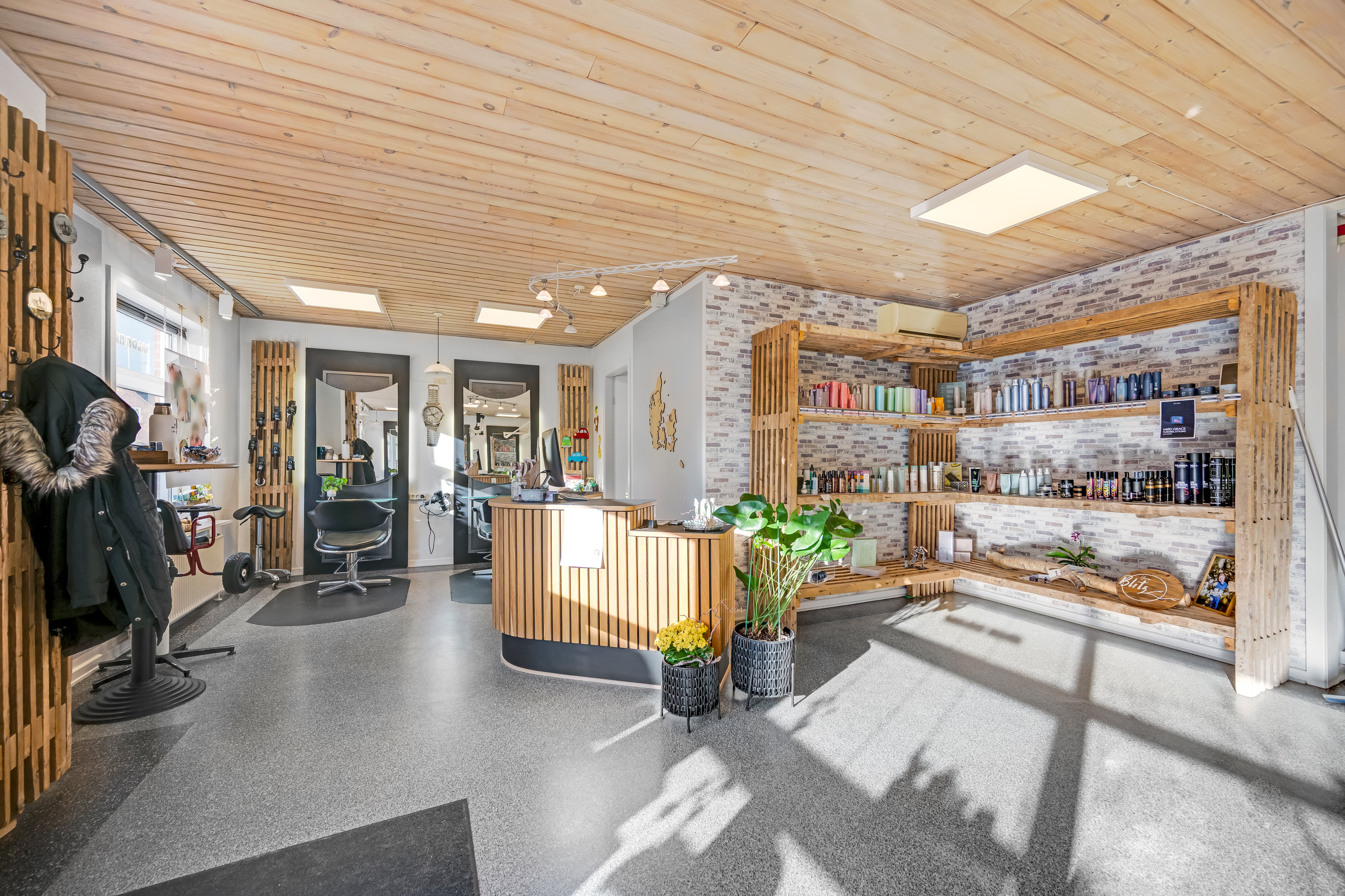 Fremhævet frisørsalon billede i fuldskærmstilstand. Billede af Søndergade 22, 6920 Videbæk