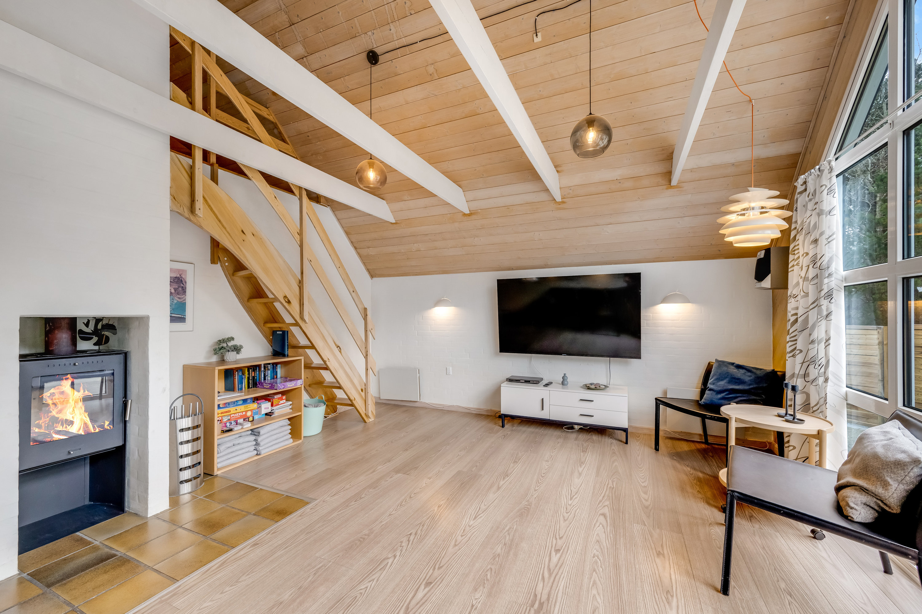 Fremhævet stue billede i fuldskærmstilstand. Billede af Skovvang 33, Lønne, 6830 Nørre Nebel