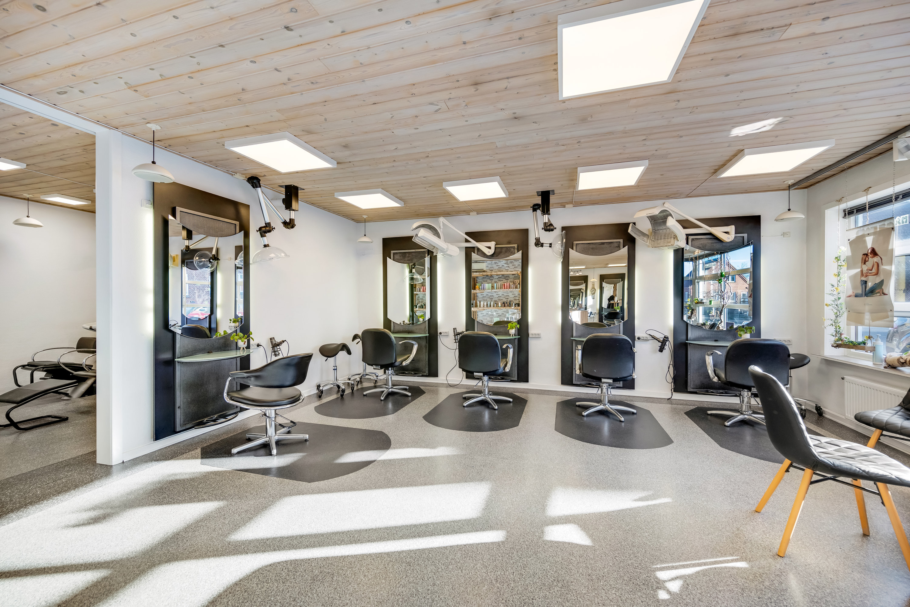 Fremhævet frisørsalon billede i fuldskærmstilstand. Billede af Søndergade 22, 6920 Videbæk