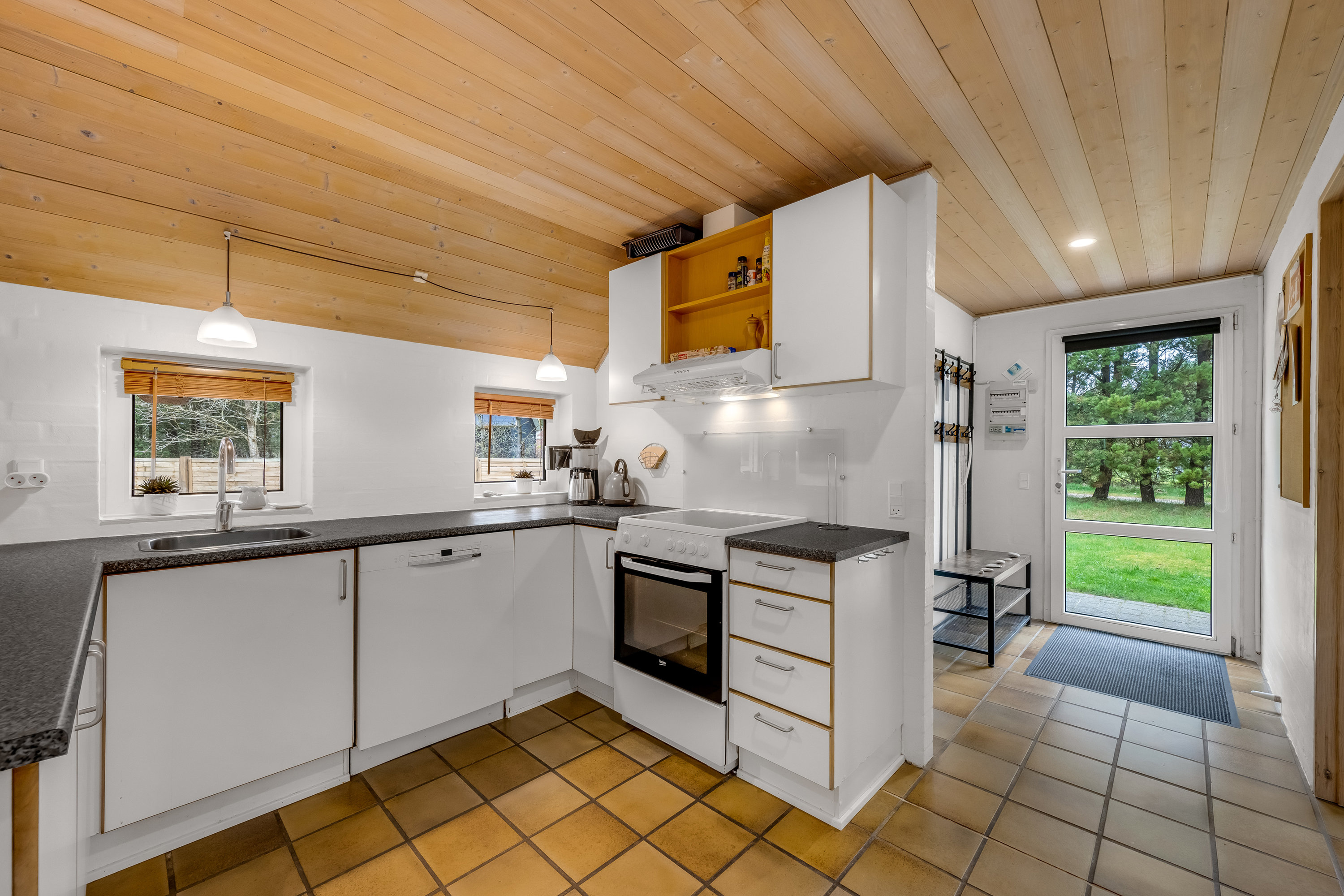 Fremhævet køkken billede i fuldskærmstilstand. Billede af Skovvang 33, Lønne, 6830 Nørre Nebel