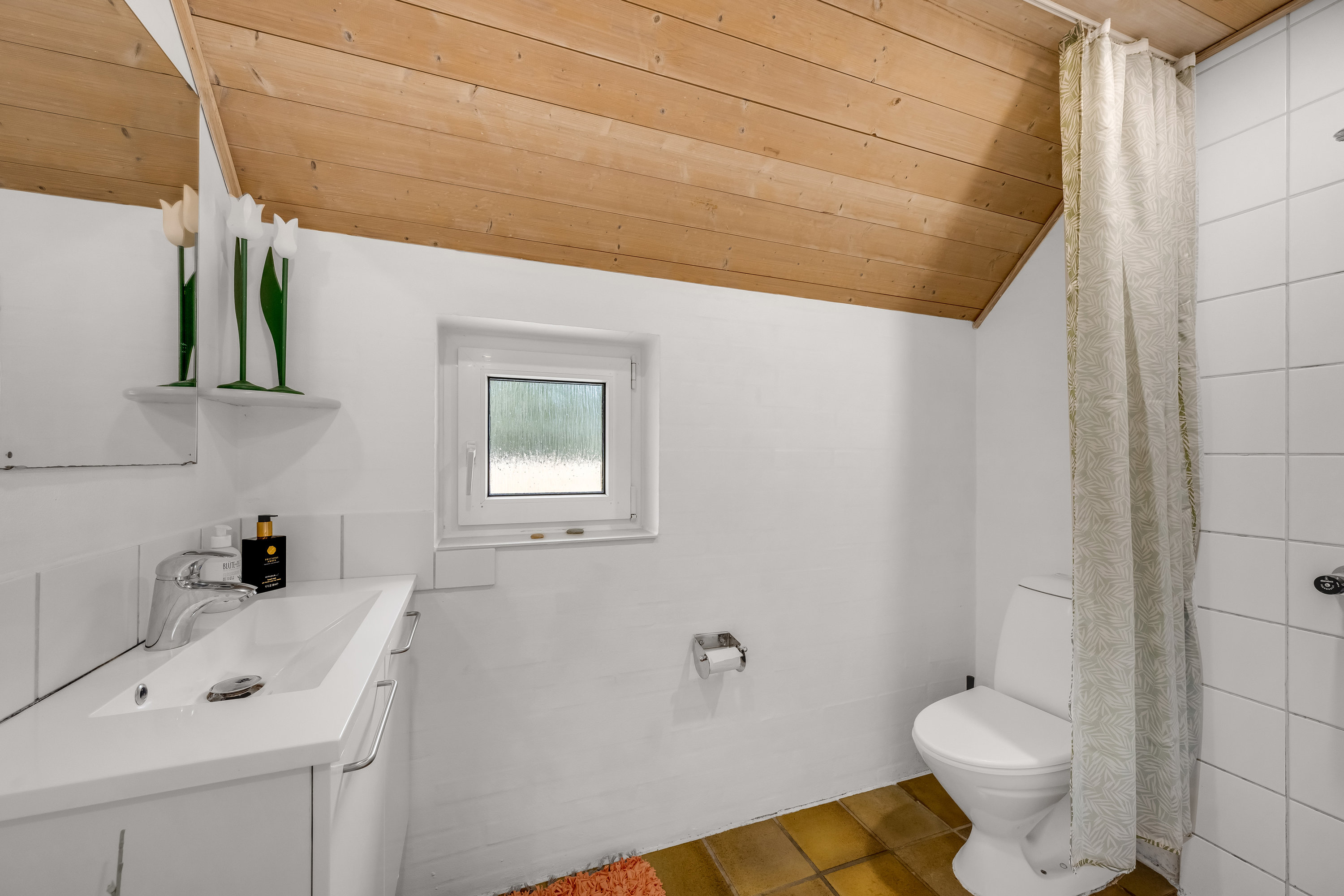 Fremhævet badeværelse billede i fuldskærmstilstand. Billede af Skovvang 33, Lønne, 6830 Nørre Nebel