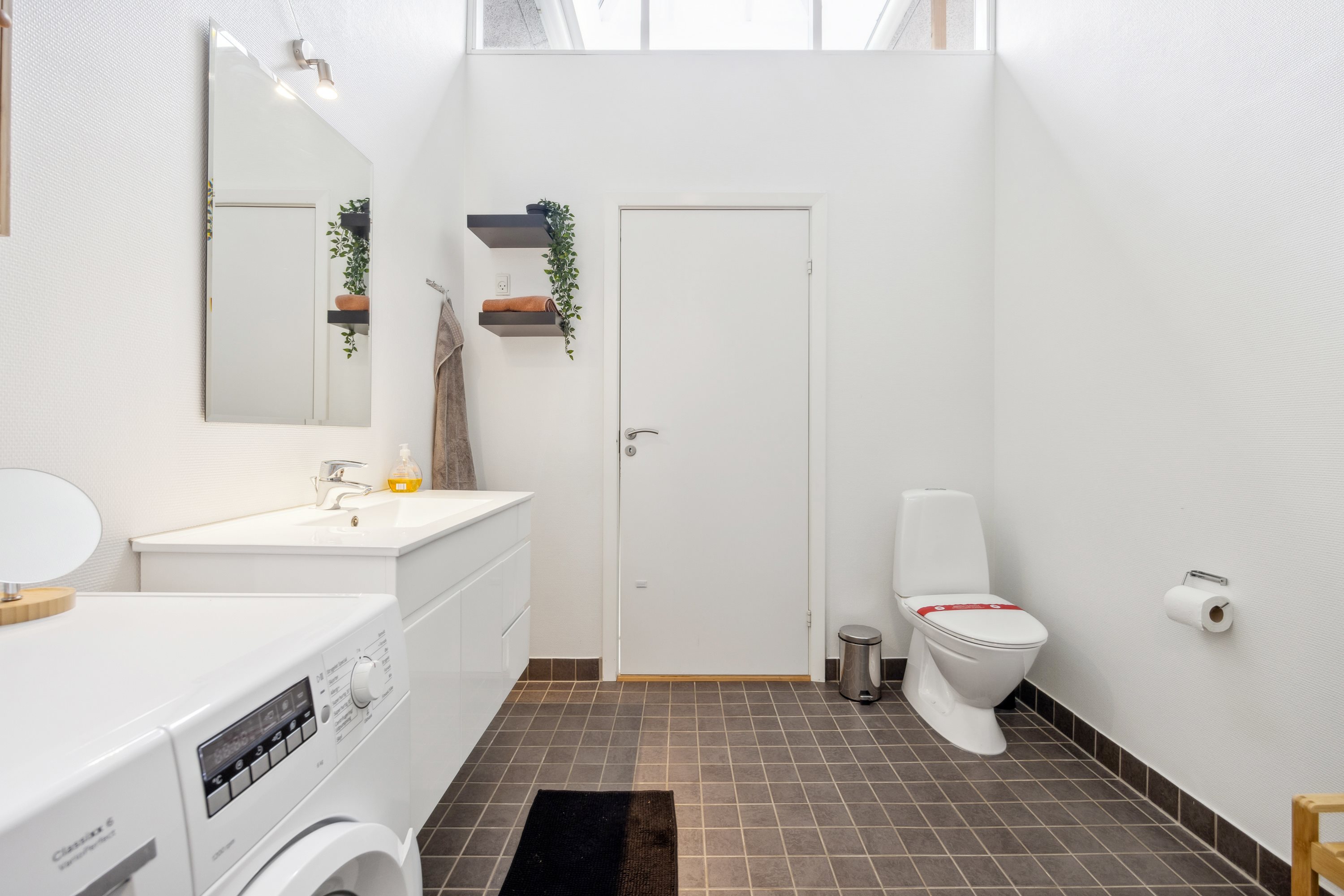 Fremhævet badeværelse billede i fuldskærmstilstand. Billede af Portlandsvej 97B, 1. tv., 9370 Hals