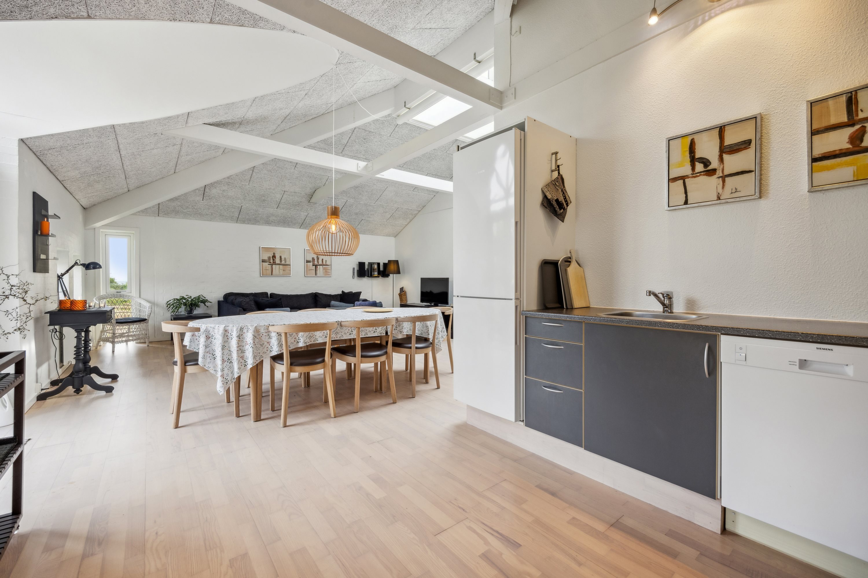 Fremhævet stue billede i fuldskærmstilstand. Billede af Portlandsvej 97B, 1. tv., 9370 Hals