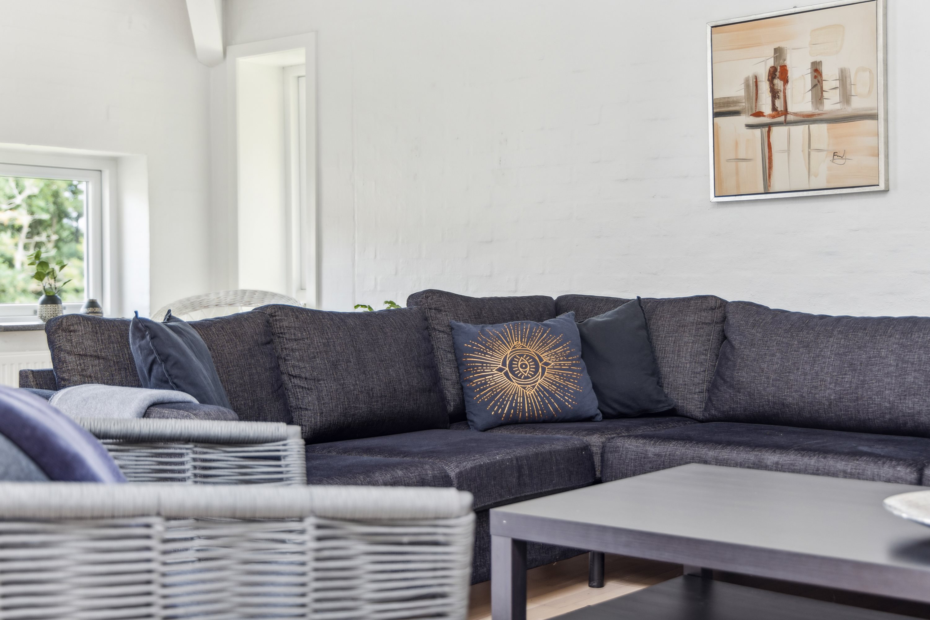 Fremhævet stue billede i fuldskærmstilstand. Billede af Portlandsvej 97B, 1. tv., 9370 Hals