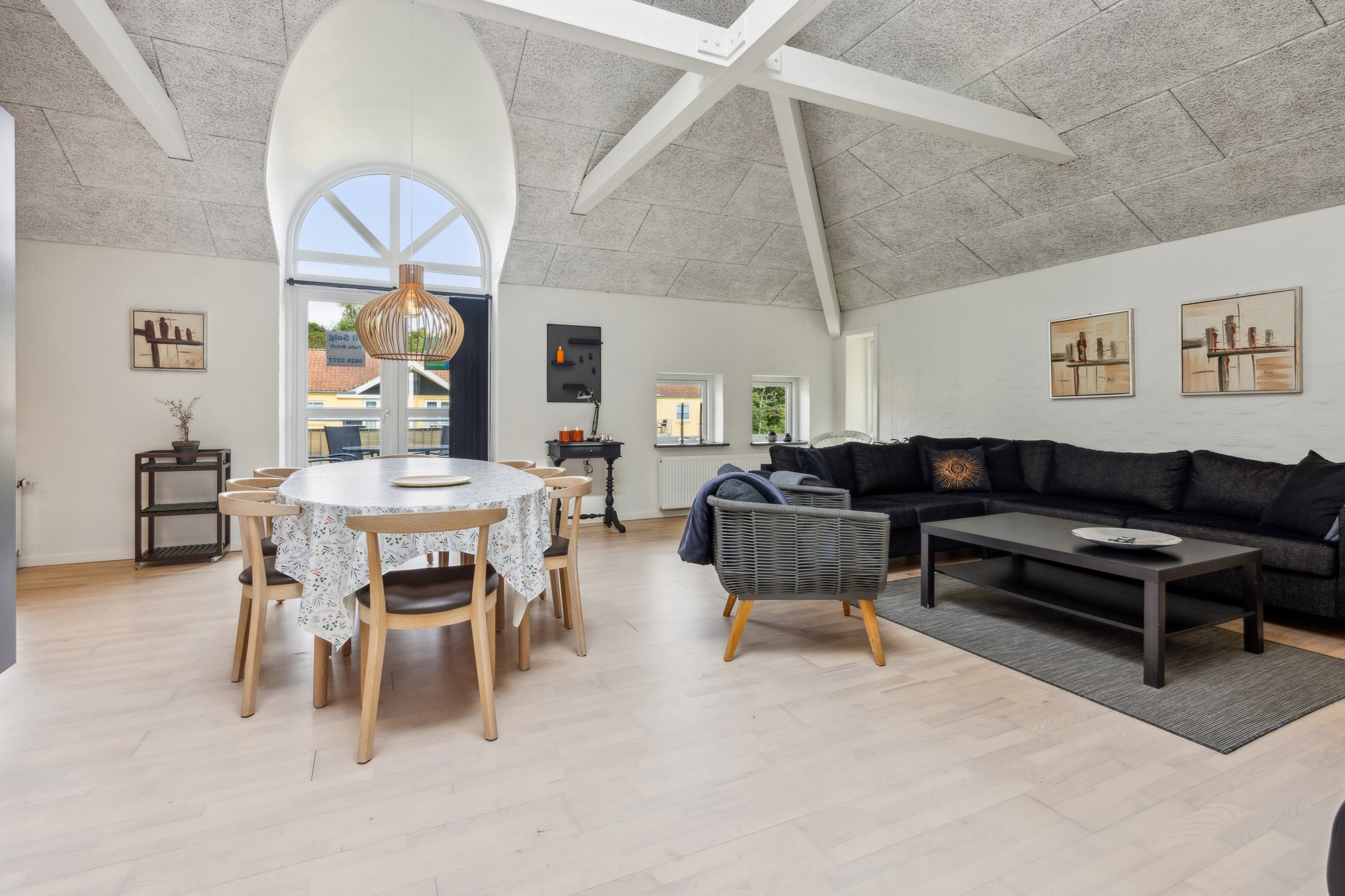 Fremhævet stue billede i fuldskærmstilstand. Billede af Portlandsvej 97B, 1. tv., 9370 Hals