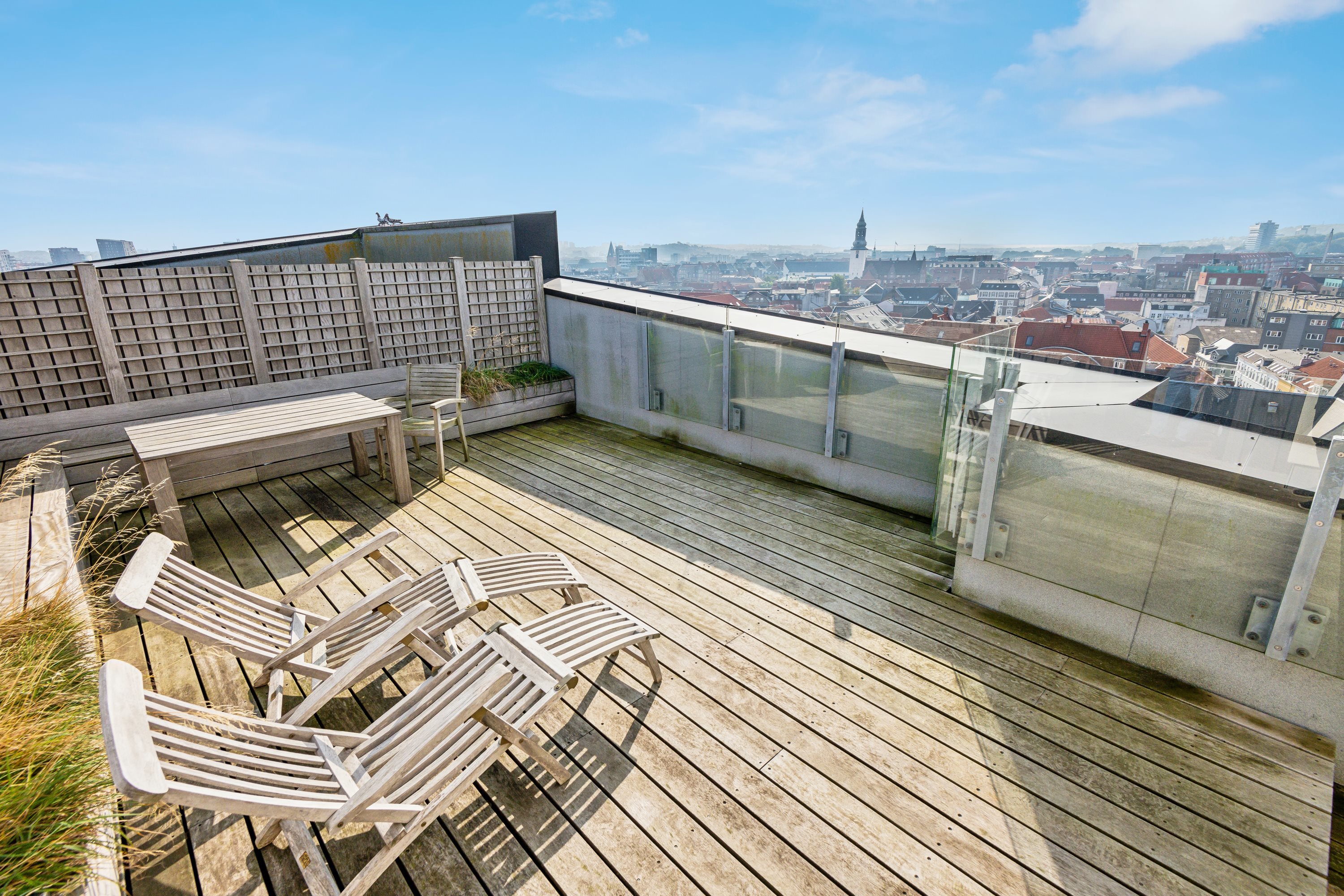 Fremhævet fælles terrasse billede i fuldskærmstilstand. Billede af Strandvejen 3, 6. 1., 9000 Aalborg