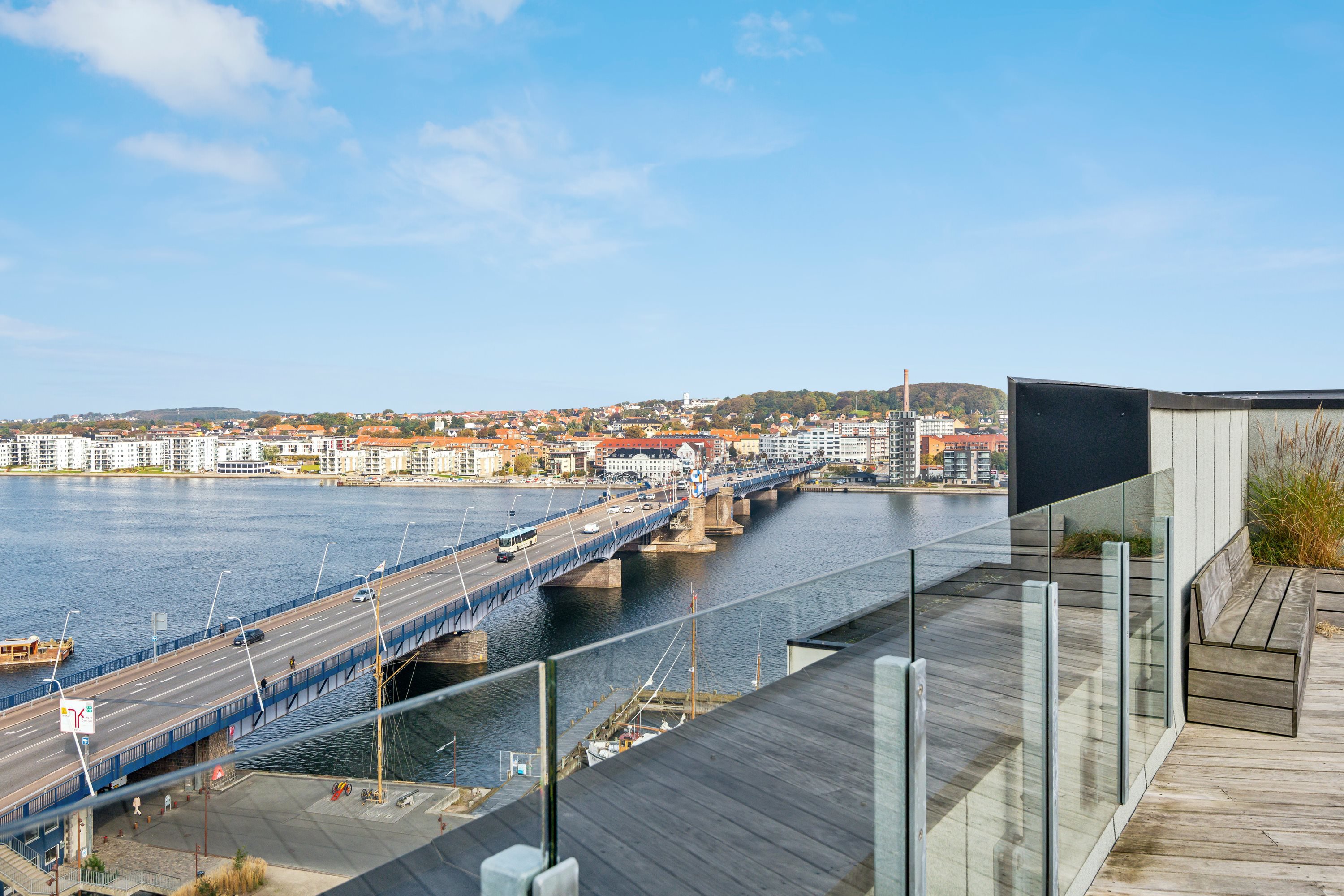 Fremhævet fælles terrasse billede i fuldskærmstilstand. Billede af Strandvejen 3, 6. 1., 9000 Aalborg