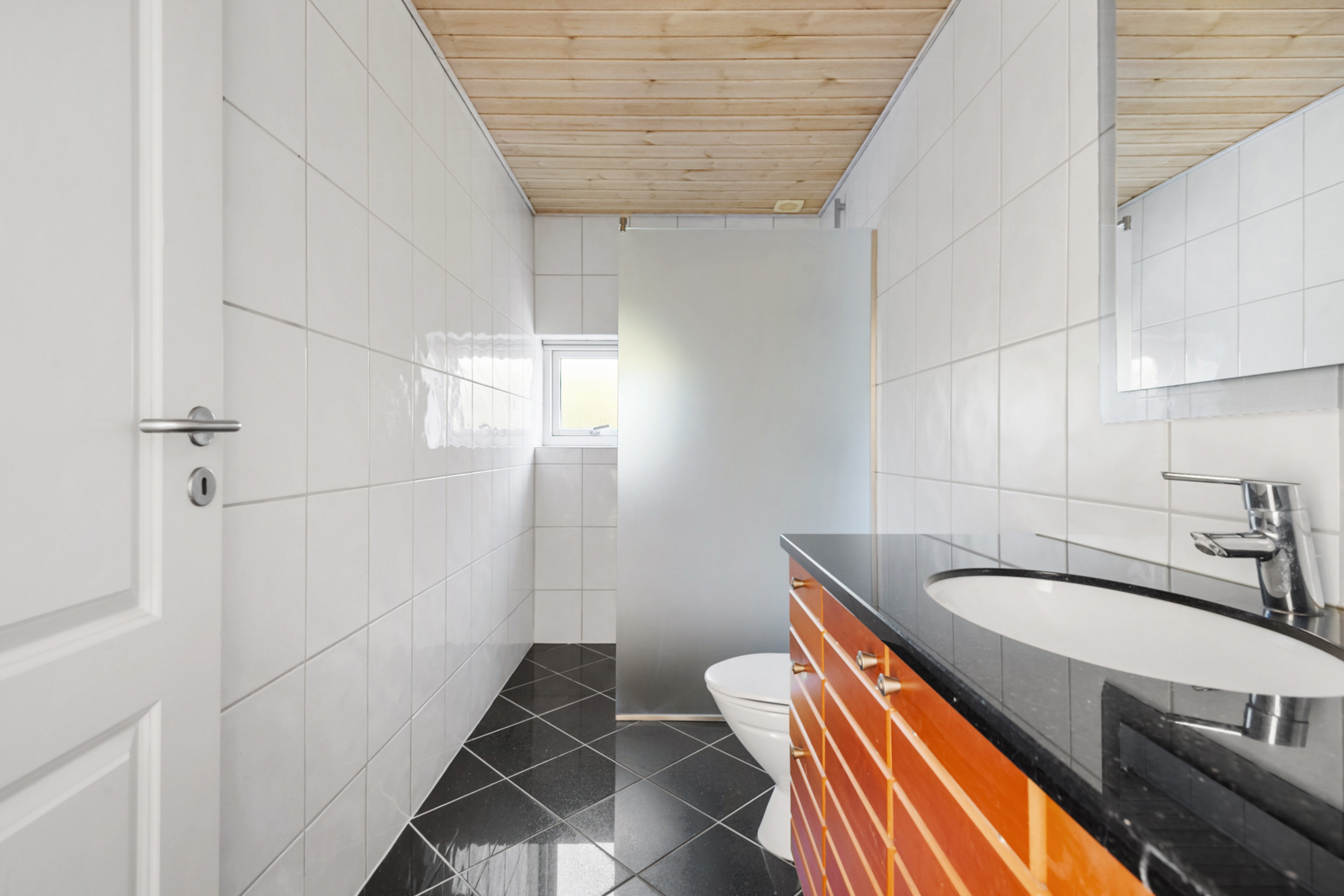 Fremhævet badeværelse billede i fuldskærmstilstand. Billede af Matrosvænget 195, Hjerting, 6710 Esbjerg V