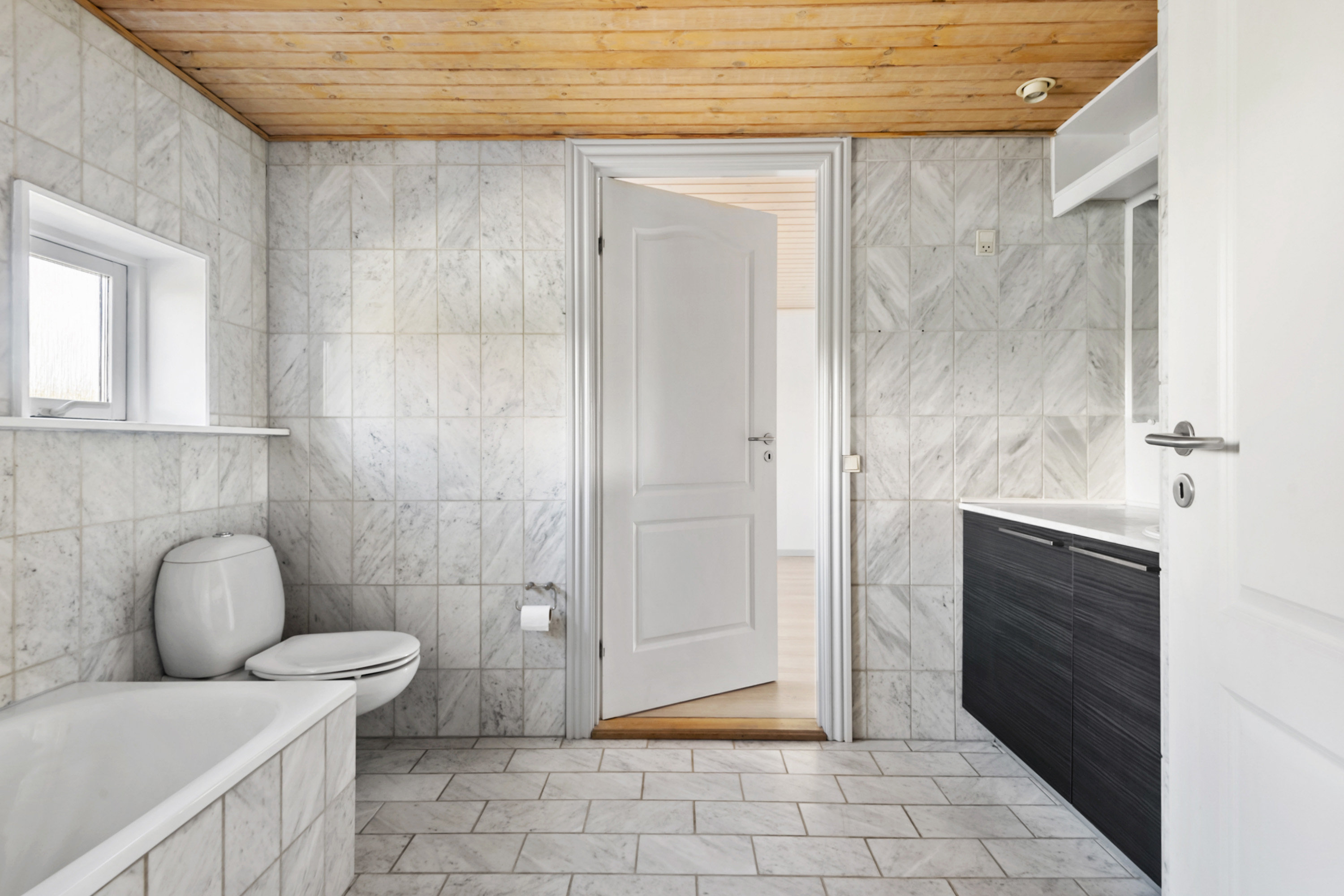 Fremhævet badeværelse billede i fuldskærmstilstand. Billede af Matrosvænget 195, Hjerting, 6710 Esbjerg V