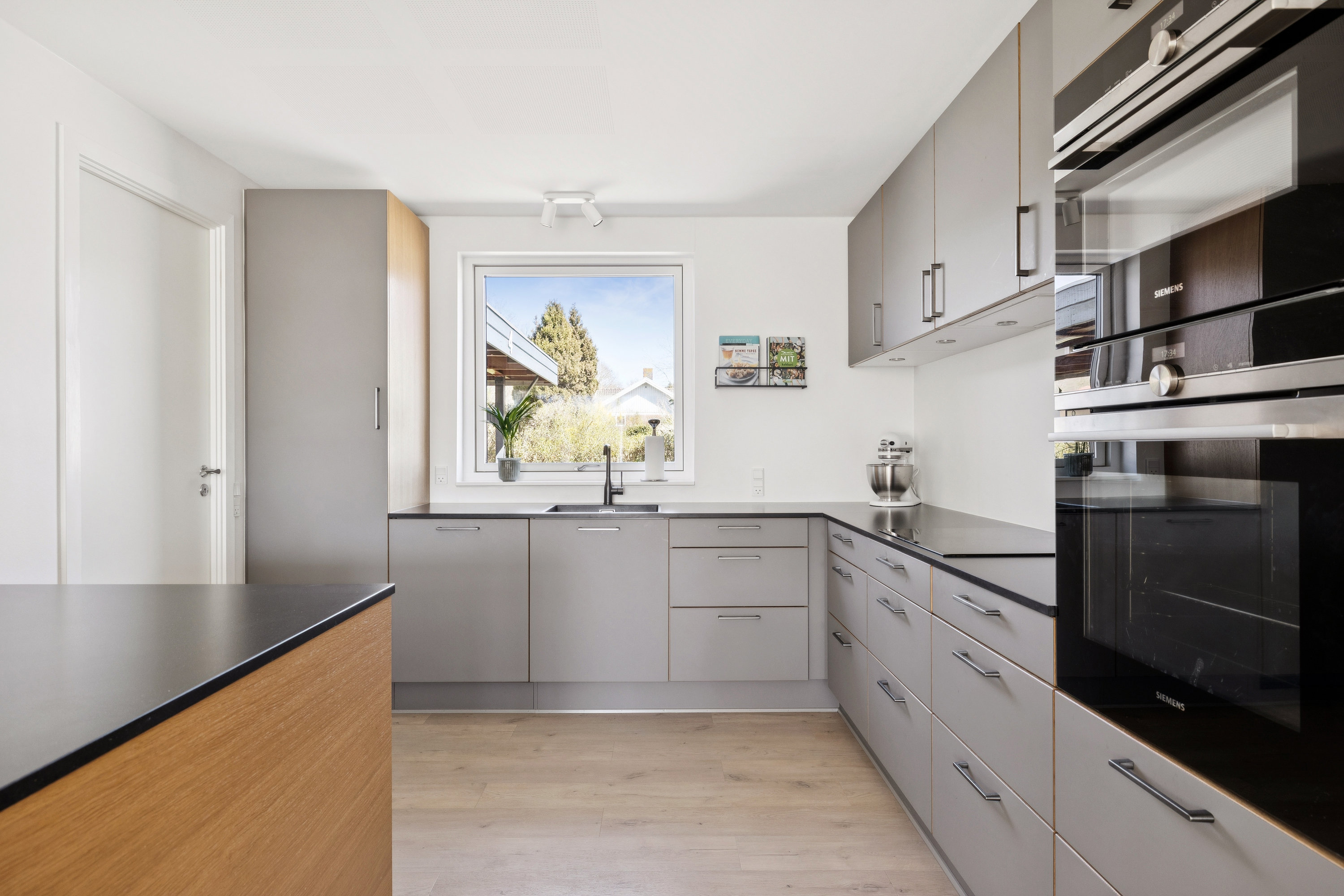 Fremhævet køkken billede i fuldskærmstilstand. Billede af H C Andersens Vej 4, 8660 Skanderborg