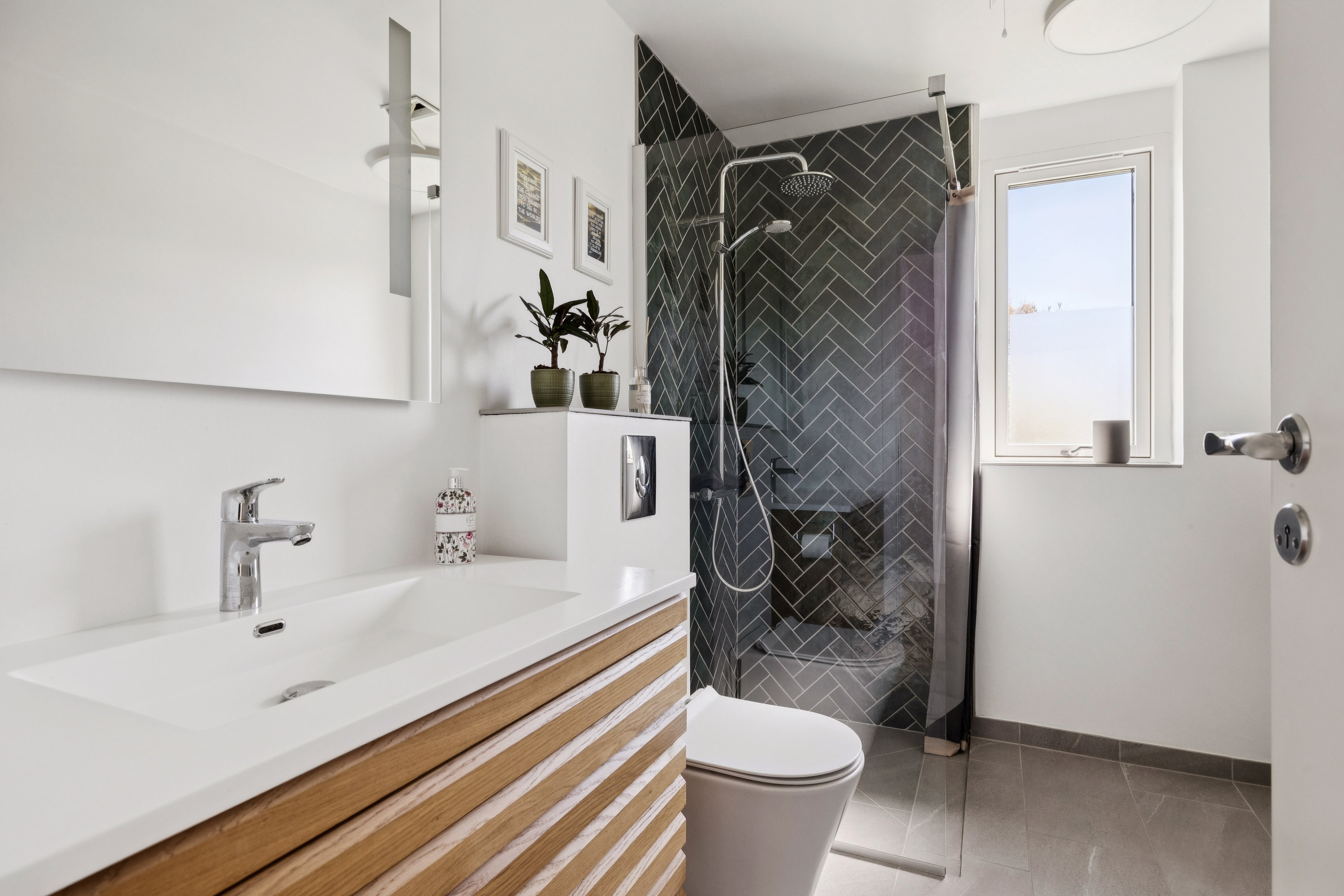 Fremhævet badeværelse billede i fuldskærmstilstand. Billede af H C Andersens Vej 4, 8660 Skanderborg