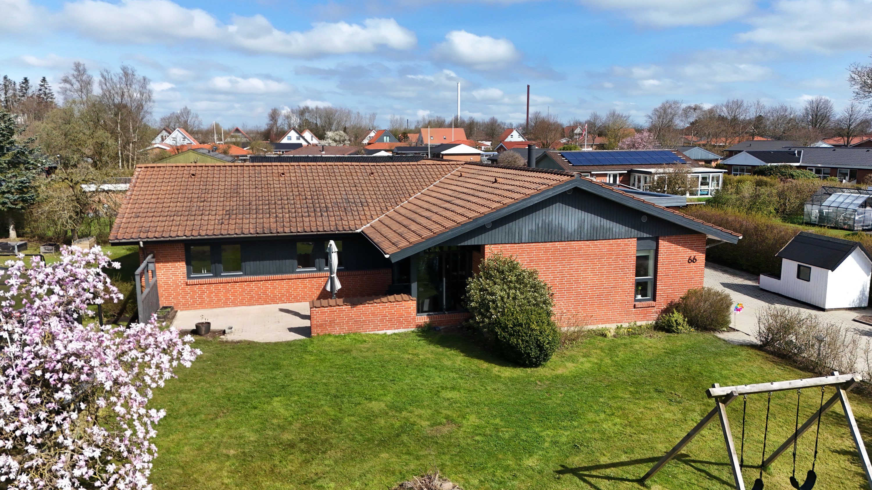 Fremhævet drone billede i fuldskærmstilstand. Billede af Fjordparken 66, 9500 Hobro