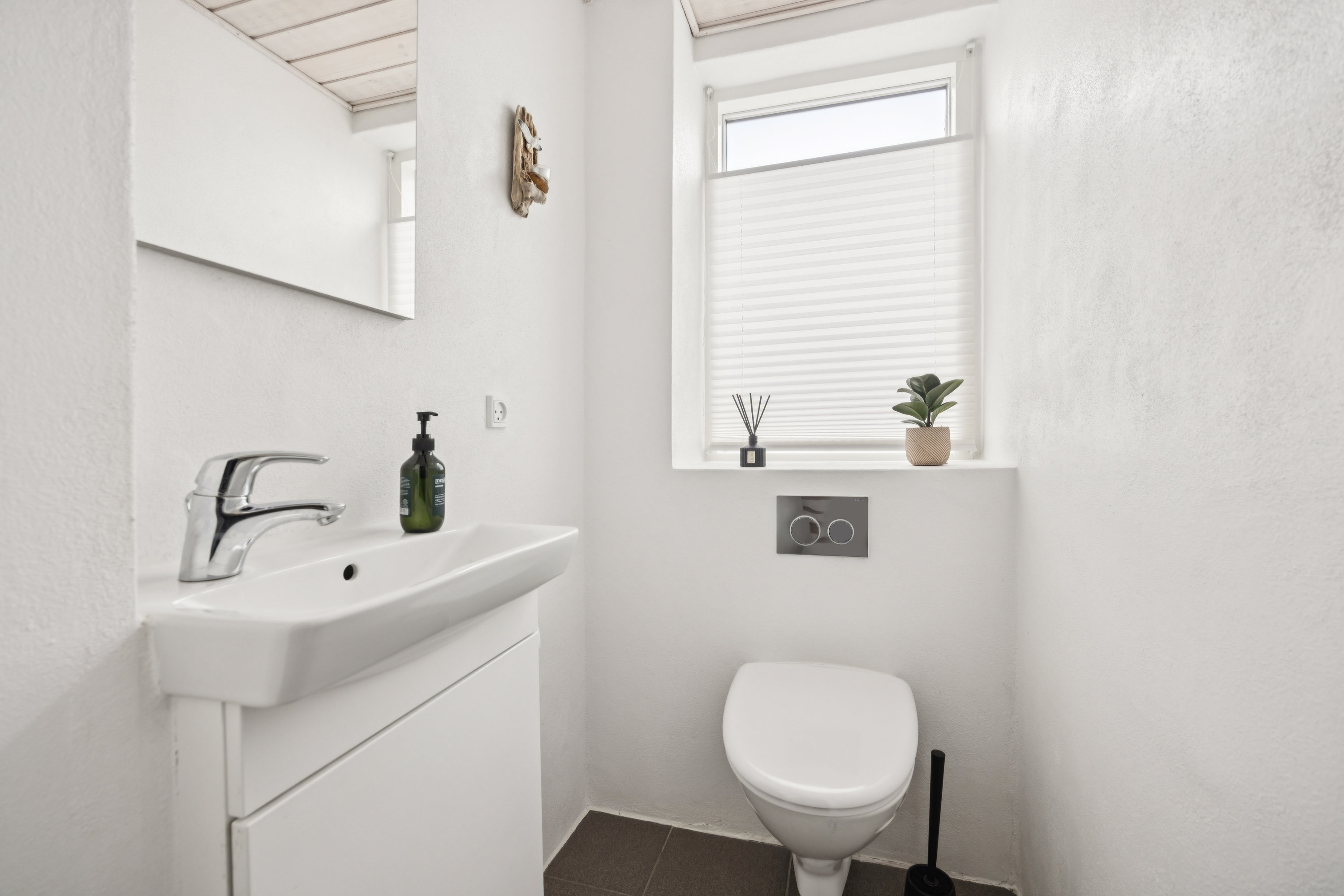 Fremhævet badeværelse billede i fuldskærmstilstand. Billede af Lindholmsvej 89B, 9400 Nørresundby