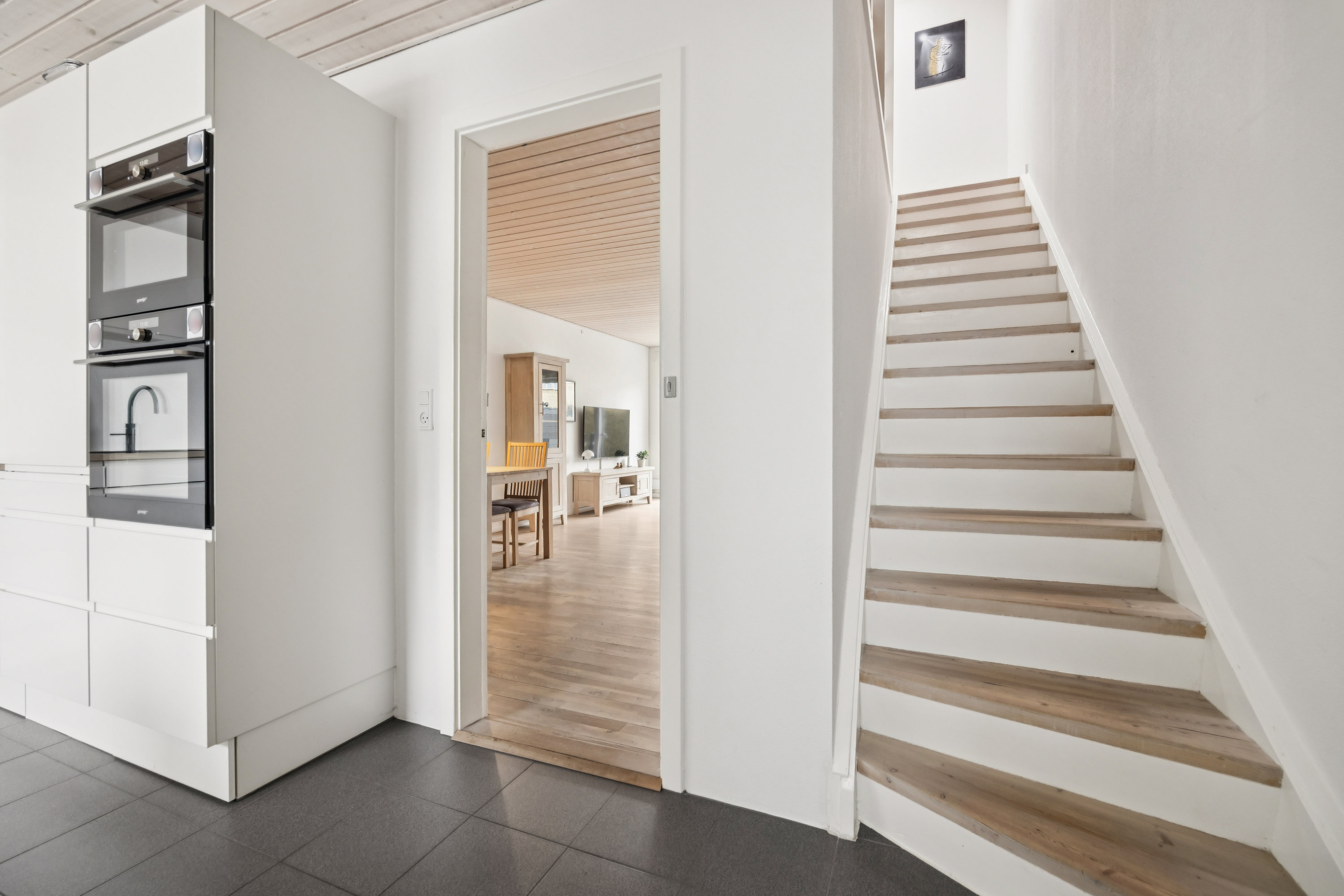 Fremhævet gang billede i fuldskærmstilstand. Billede af Lindholmsvej 89B, 9400 Nørresundby