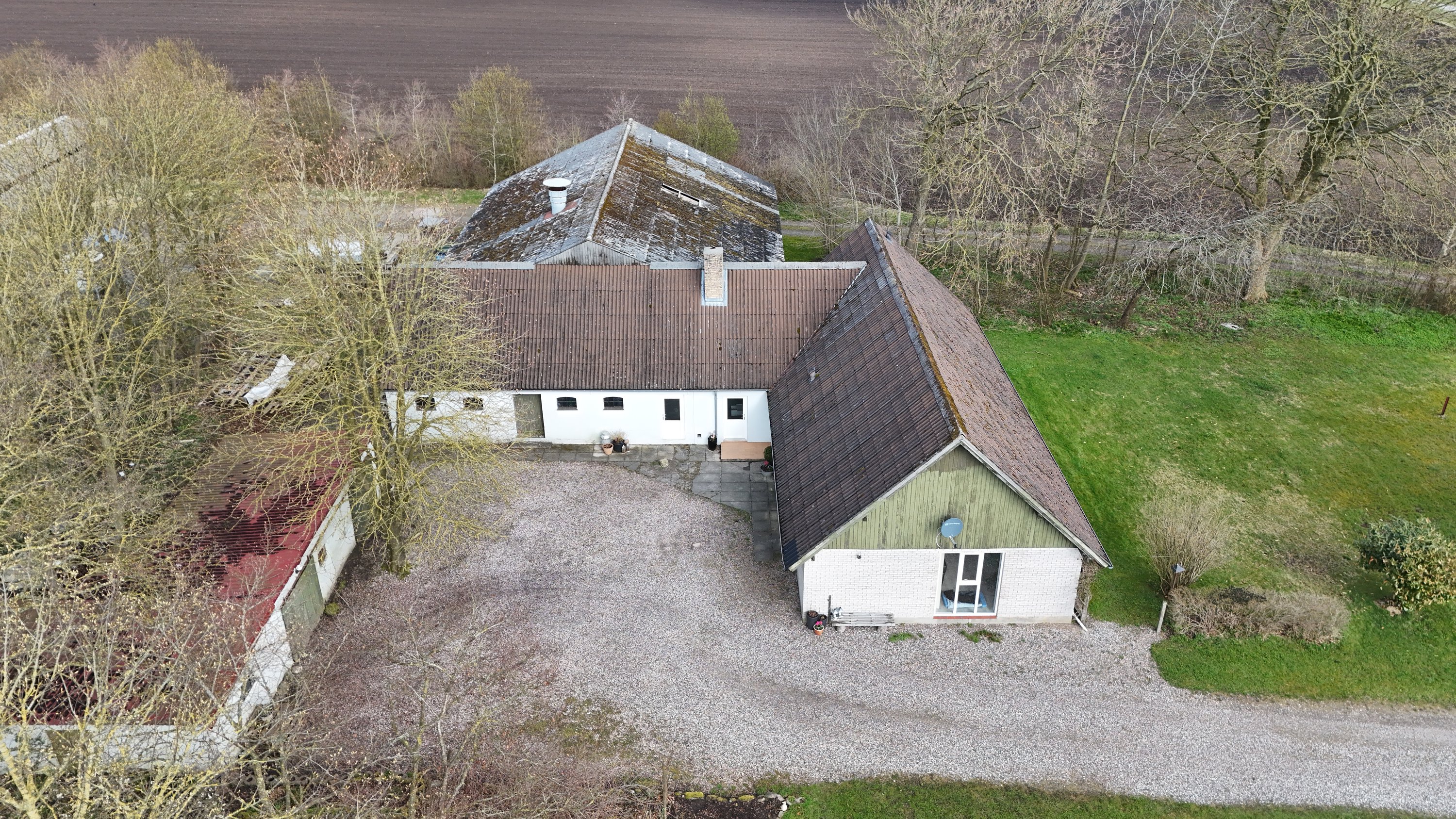 Fremhævet drone billede i fuldskærmstilstand. Billede af Løgstørvej 155, 9610 Nørager