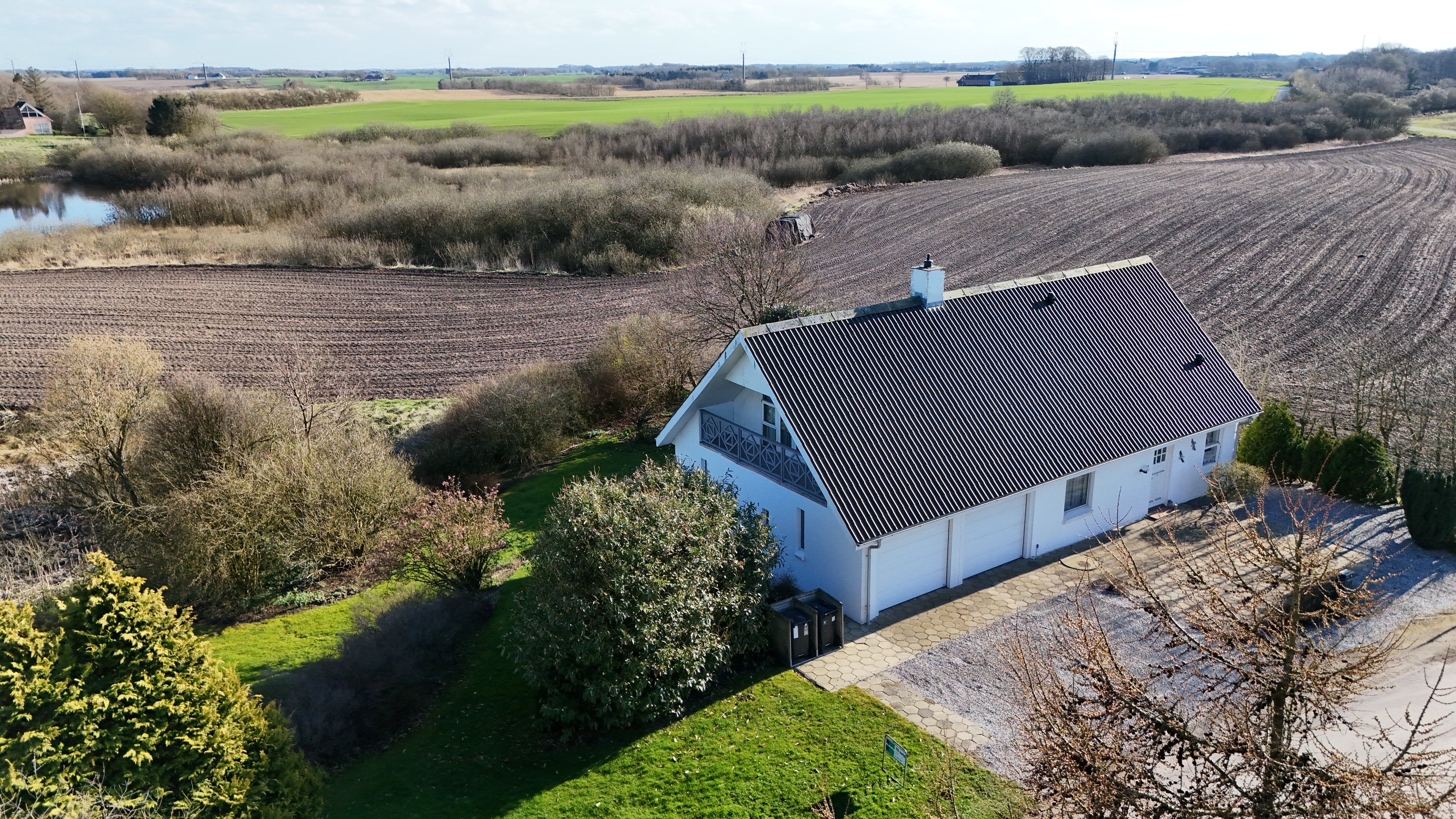 Fremhævet drone billede i fuldskærmstilstand. Billede af Nr Redsøvej 2, Redsø, 9500 Hobro