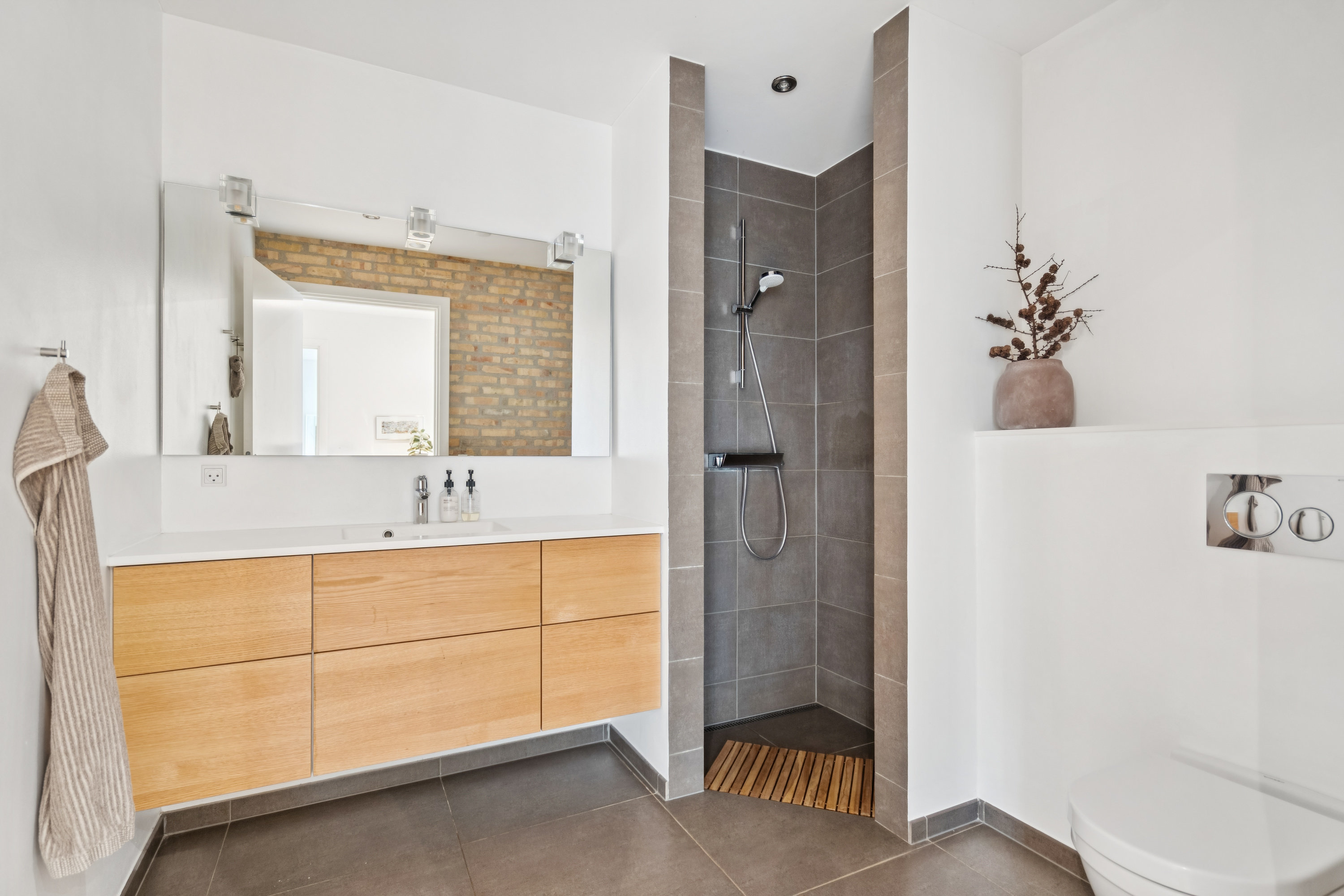 Fremhævet  billede i fuldskærmstilstand. Billede af Lillisvej 4, 9000 Aalborg